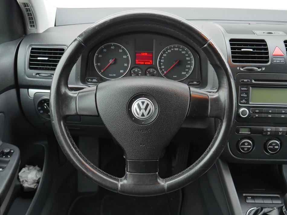 Volkswagen Golf 1.6FSi 