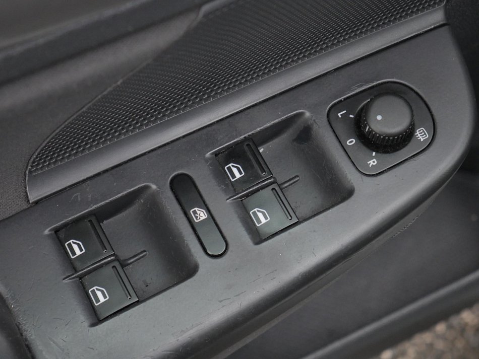 Volkswagen Golf 1.6FSi 