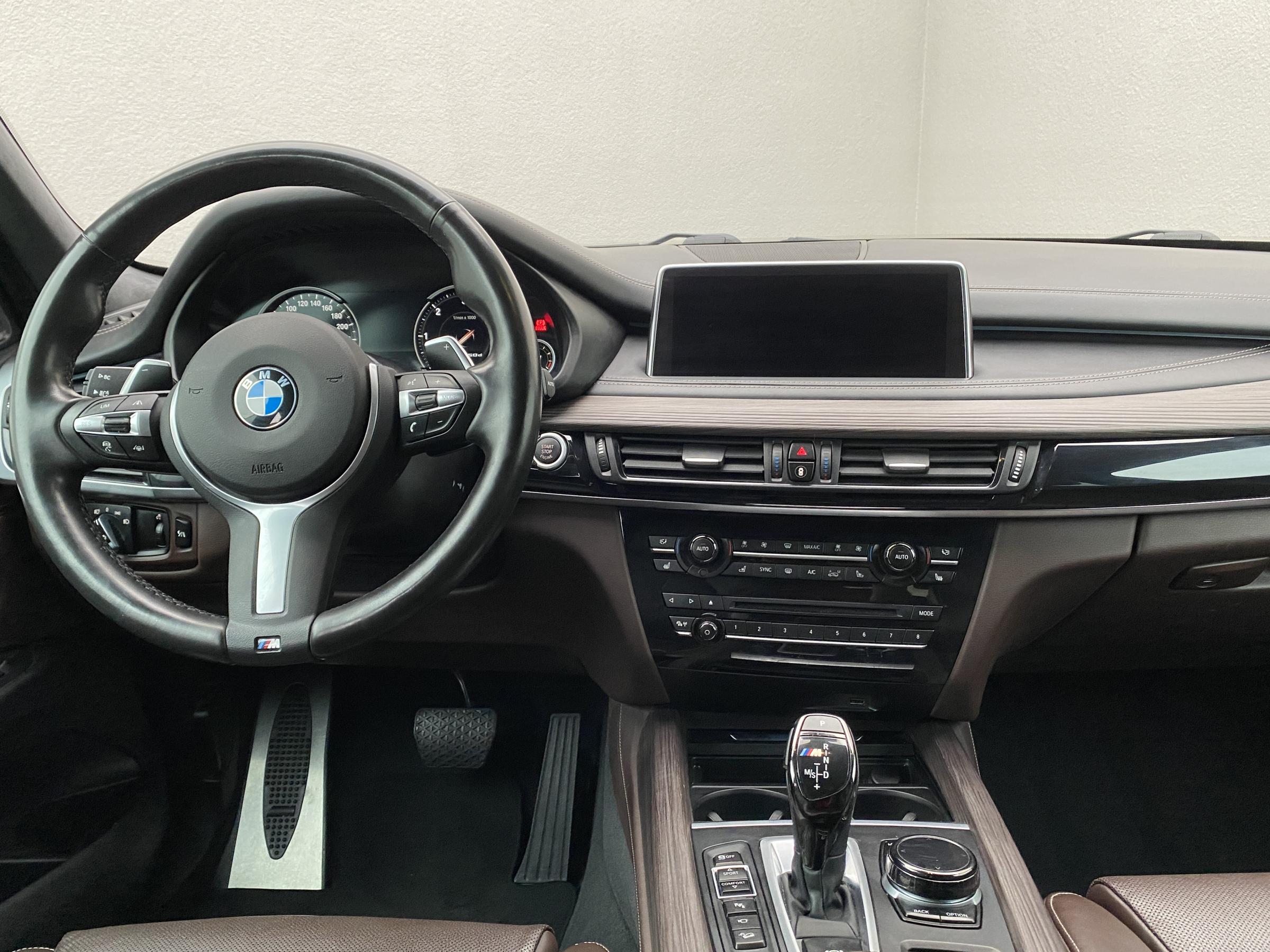 BMW X5, 2018 - pohled č. 10
