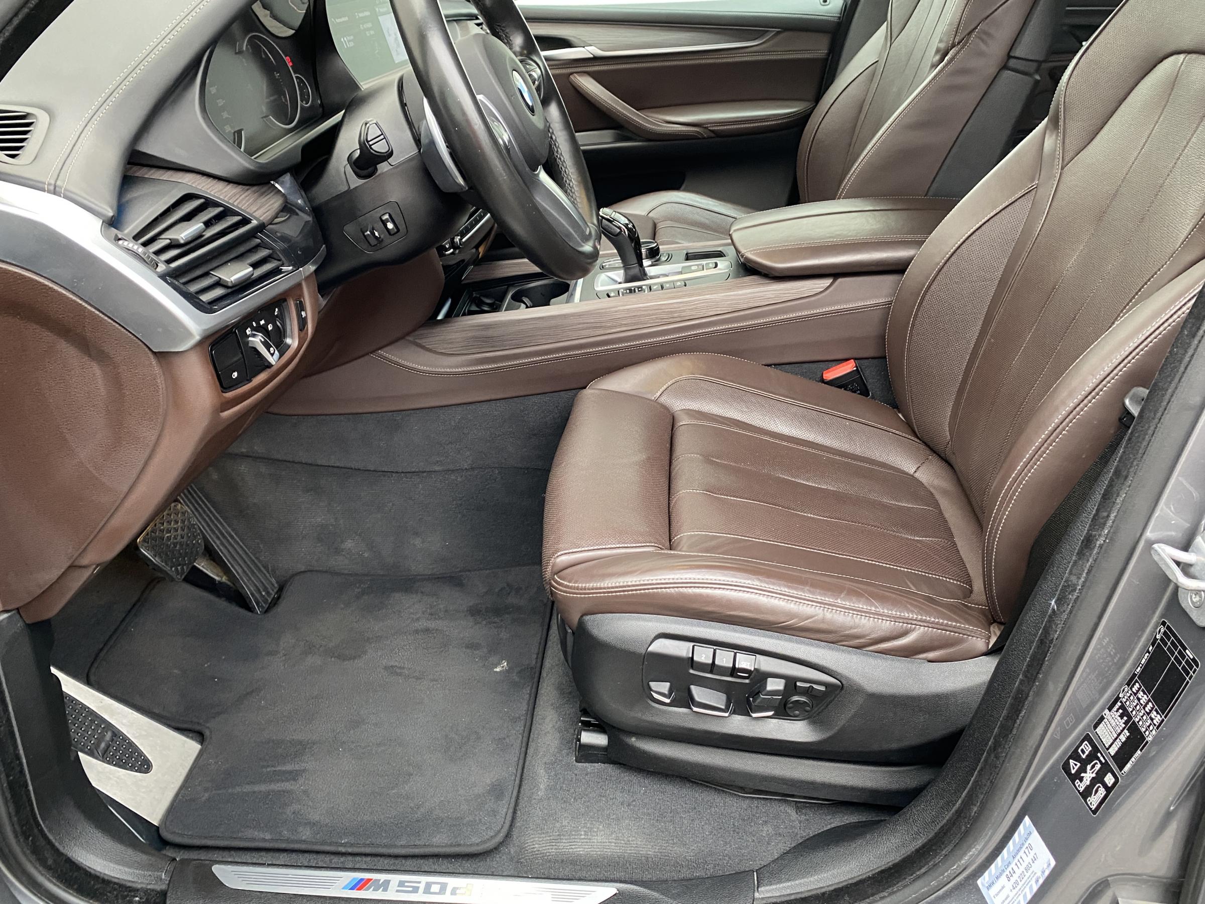 BMW X5, 2018 - pohled č. 14
