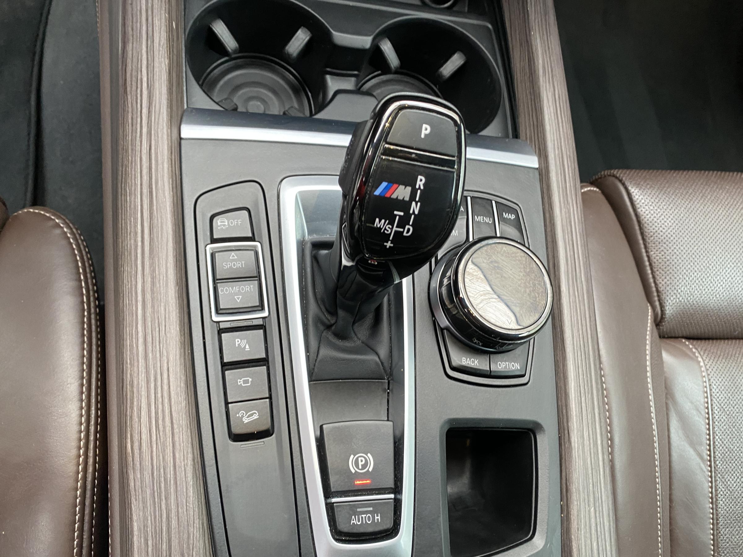 BMW X5, 2018 - pohled č. 19