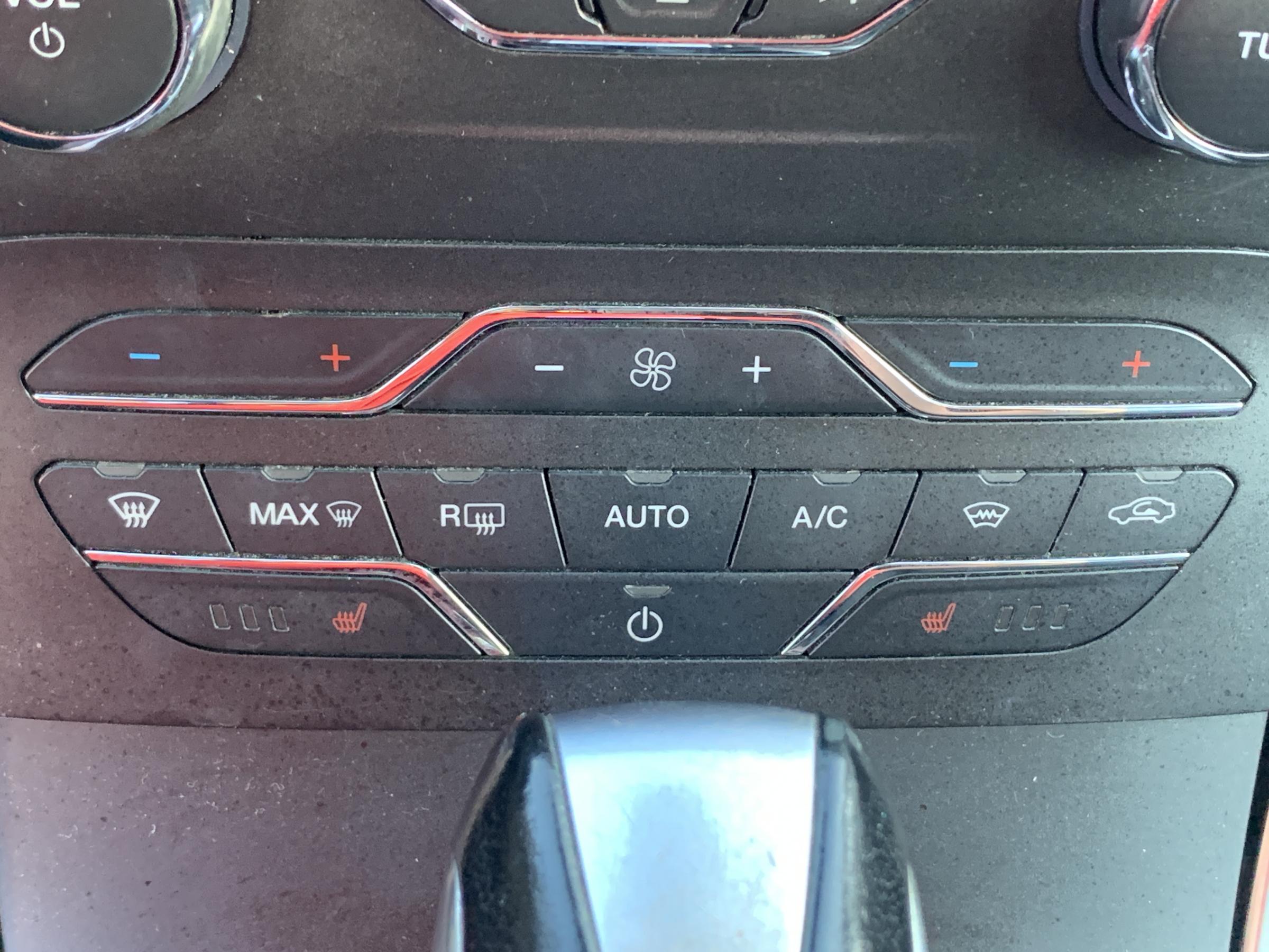 Ford S-MAX, 2018 - pohled č. 16