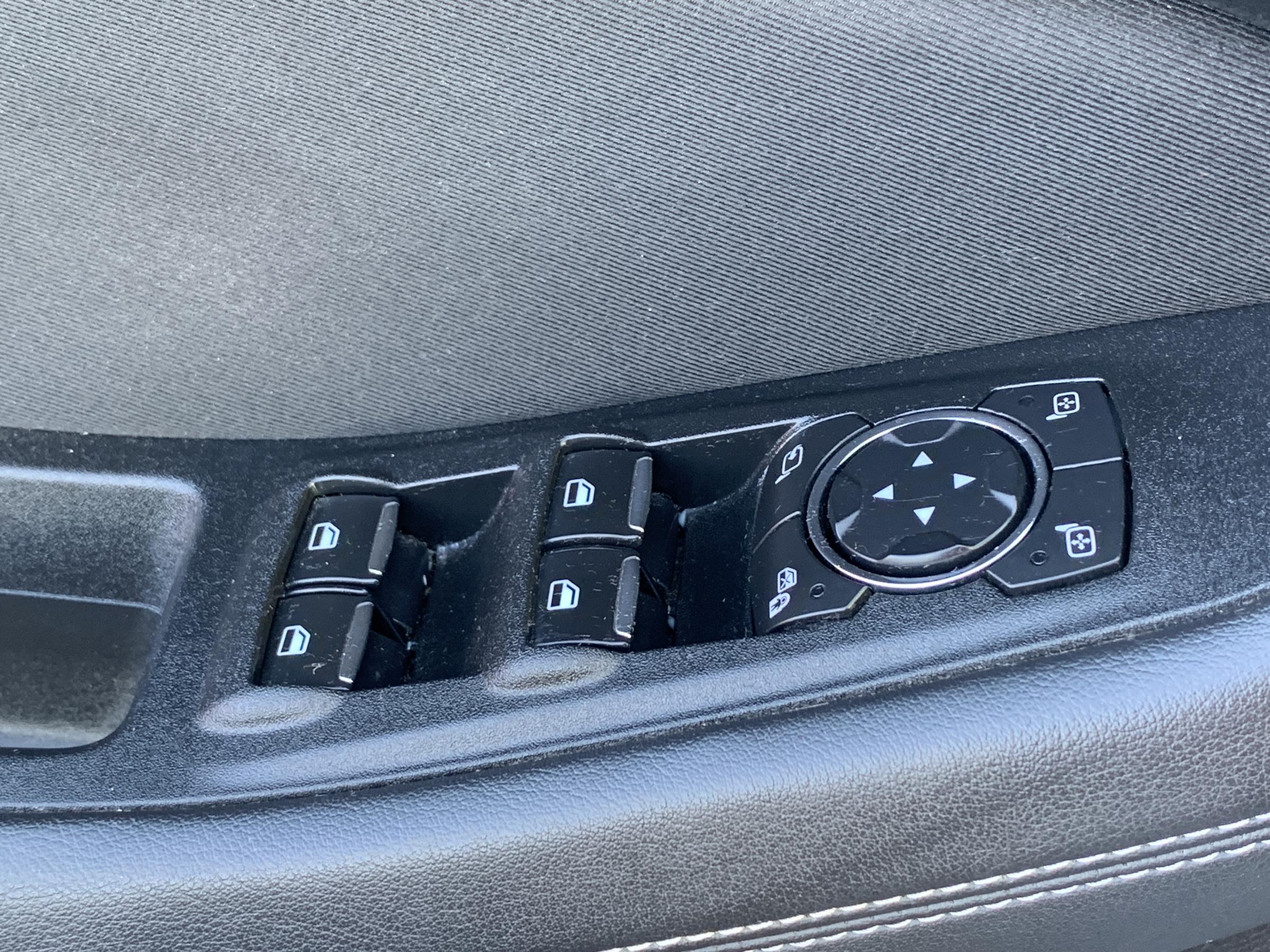 Ford S-MAX, 2018 - pohled č. 19