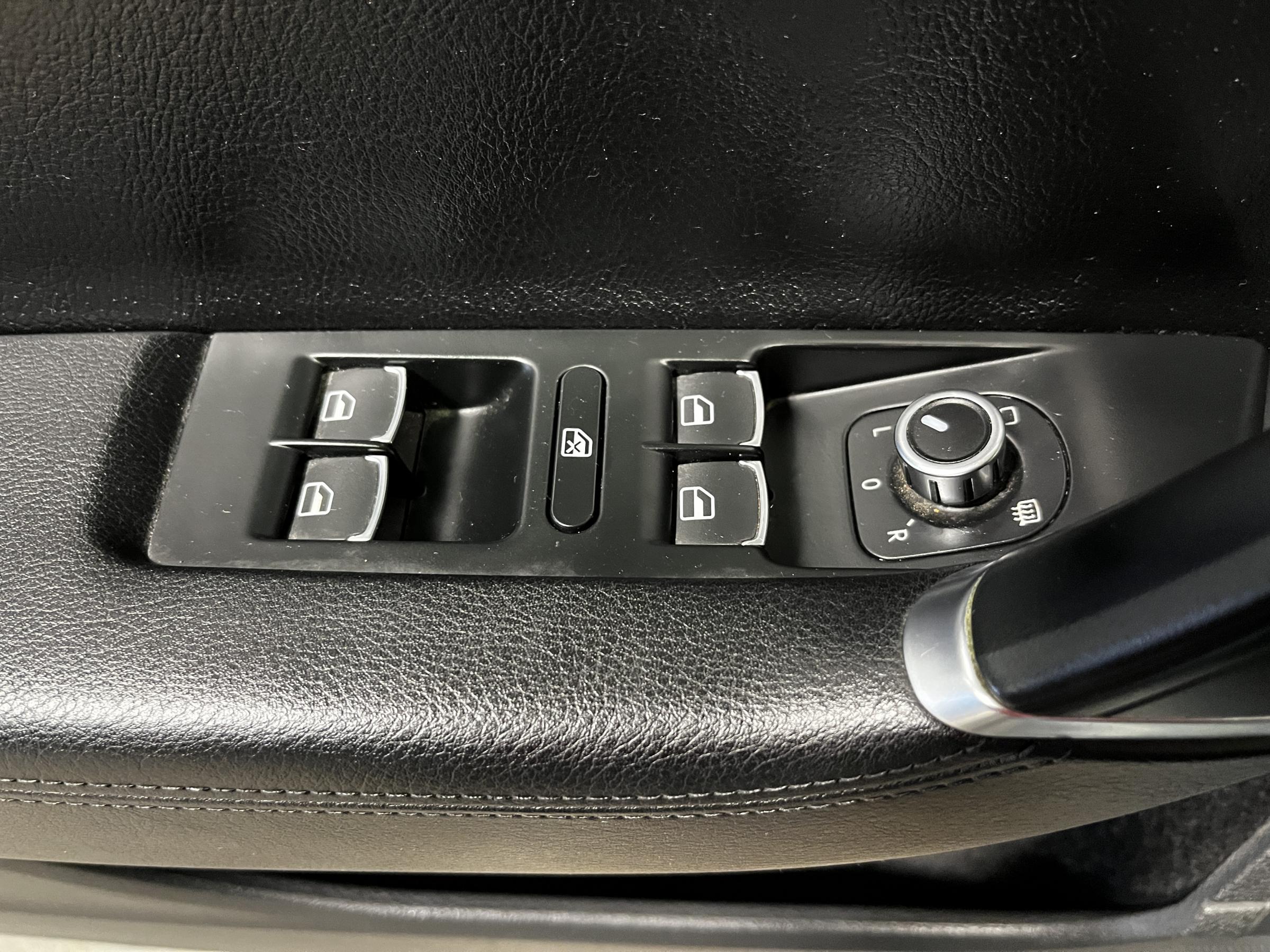 Volkswagen Passat, 2011 - pohled č. 12