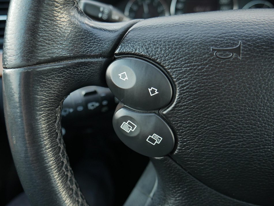 Mercedes-Benz Třída E 2.2CDi  E200