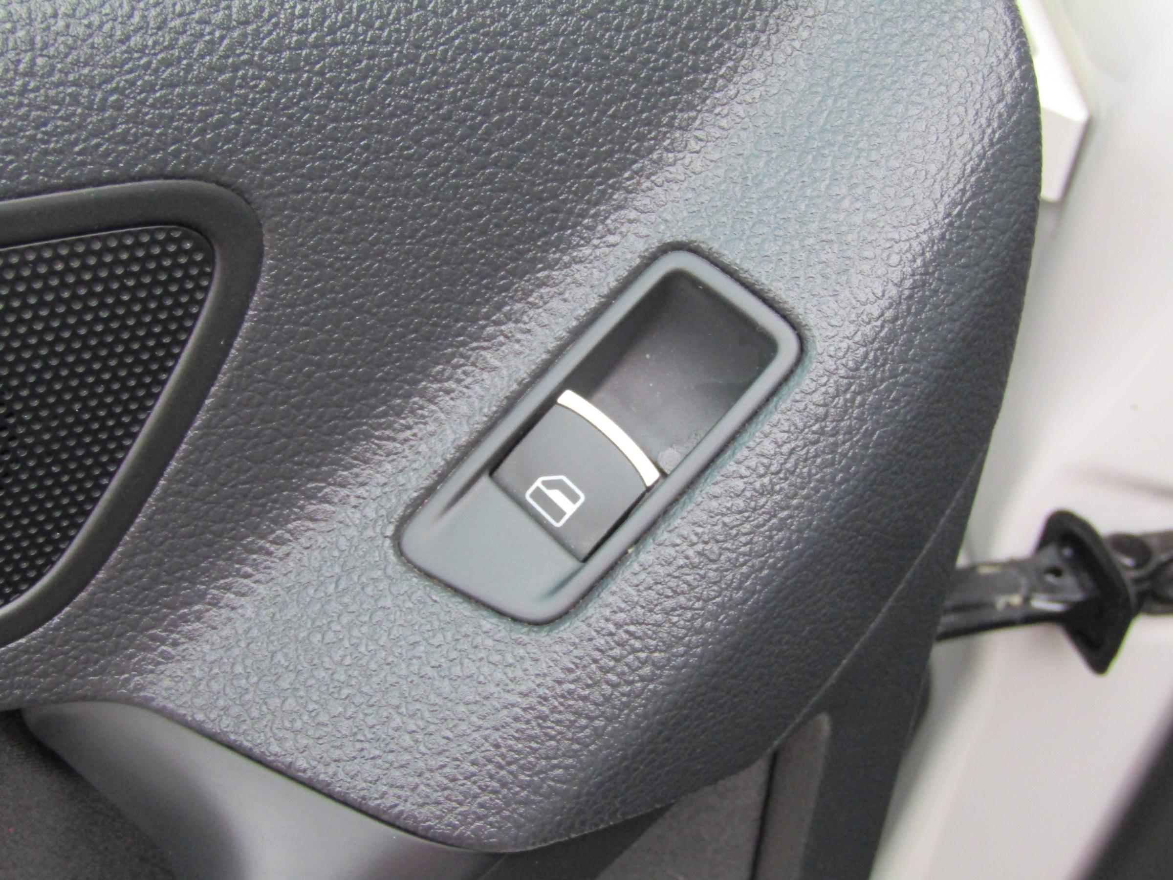 Volkswagen Tiguan, 2012 - pohled č. 12