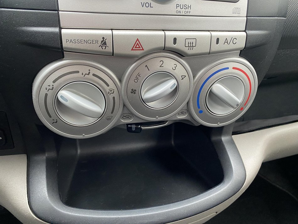 Daihatsu Sirion 1.0i 