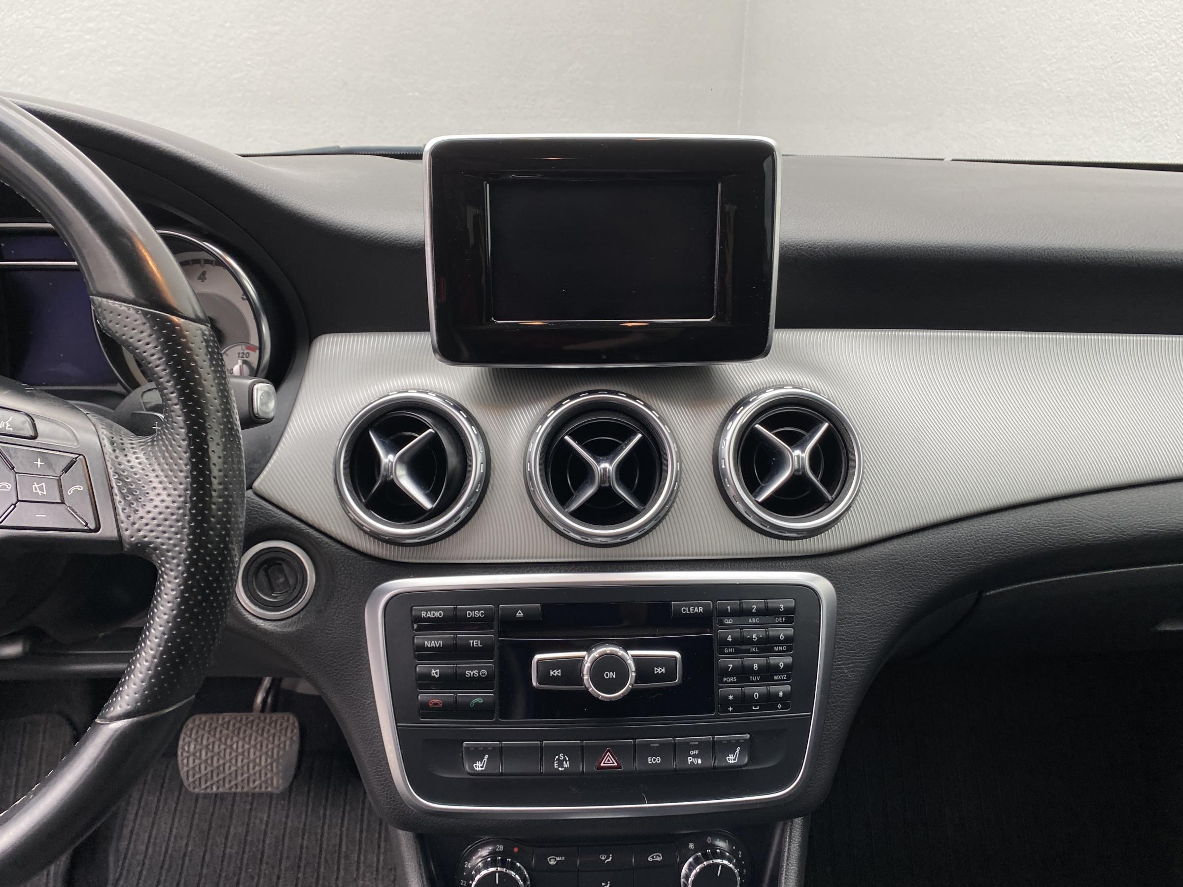 Mercedes-Benz GLA, 2014 - pohled č. 10