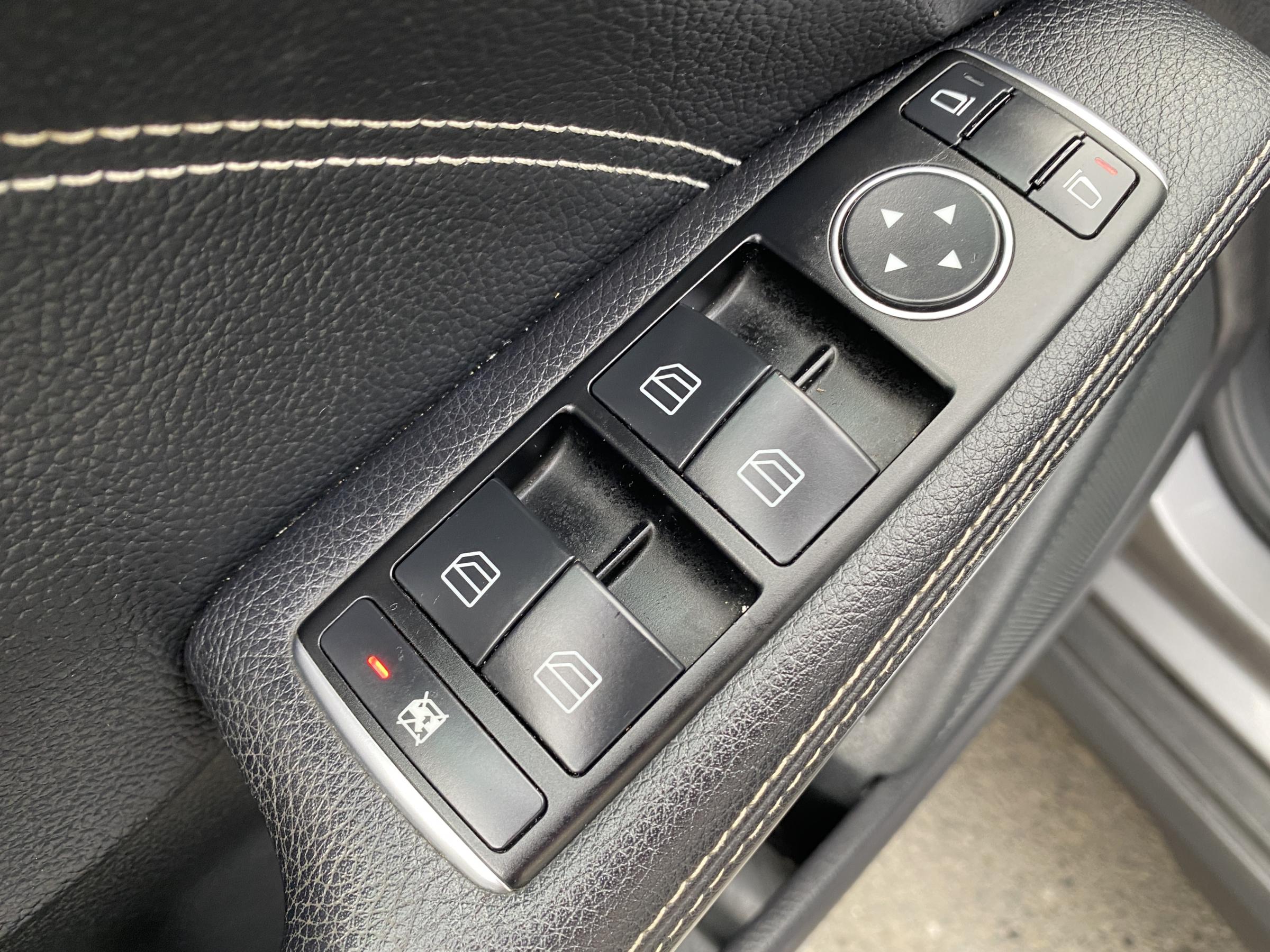 Mercedes-Benz GLA, 2014 - pohled č. 16