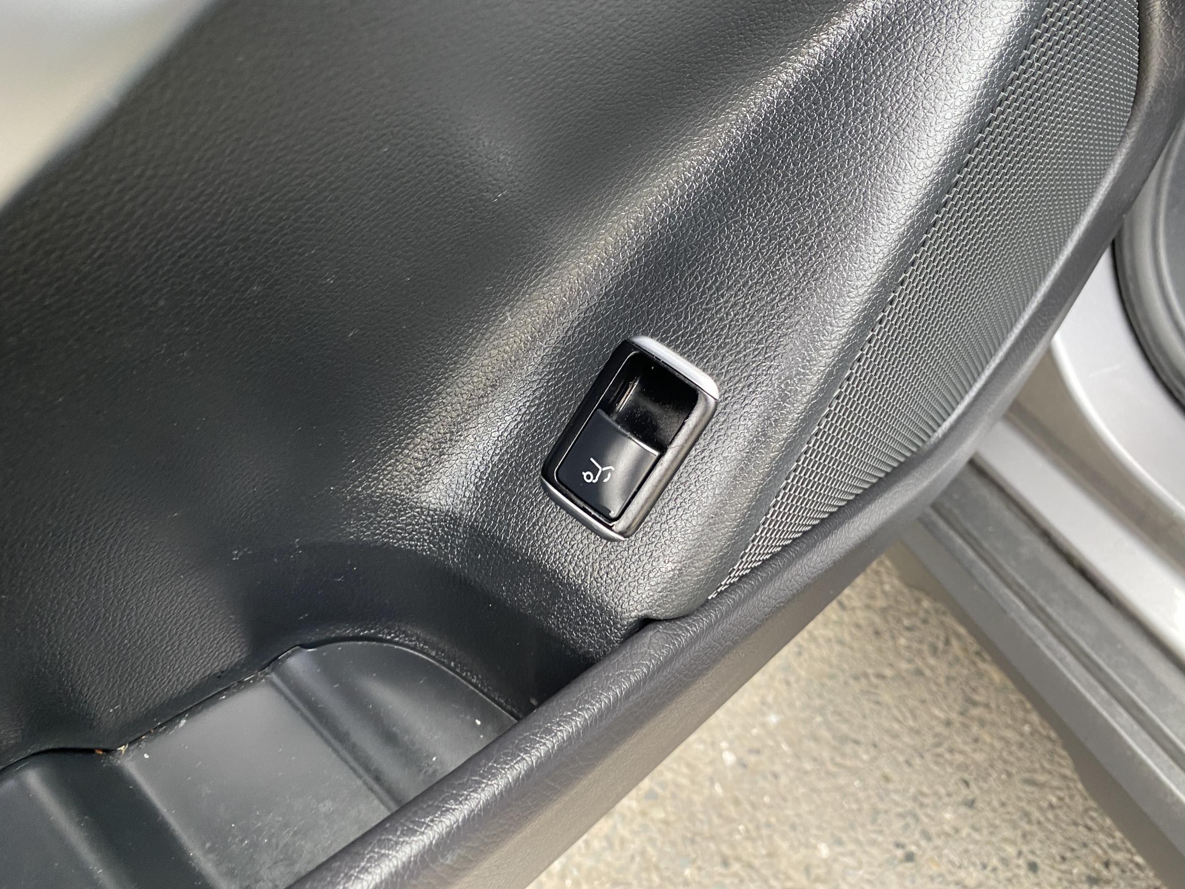 Mercedes-Benz GLA, 2014 - pohled č. 17