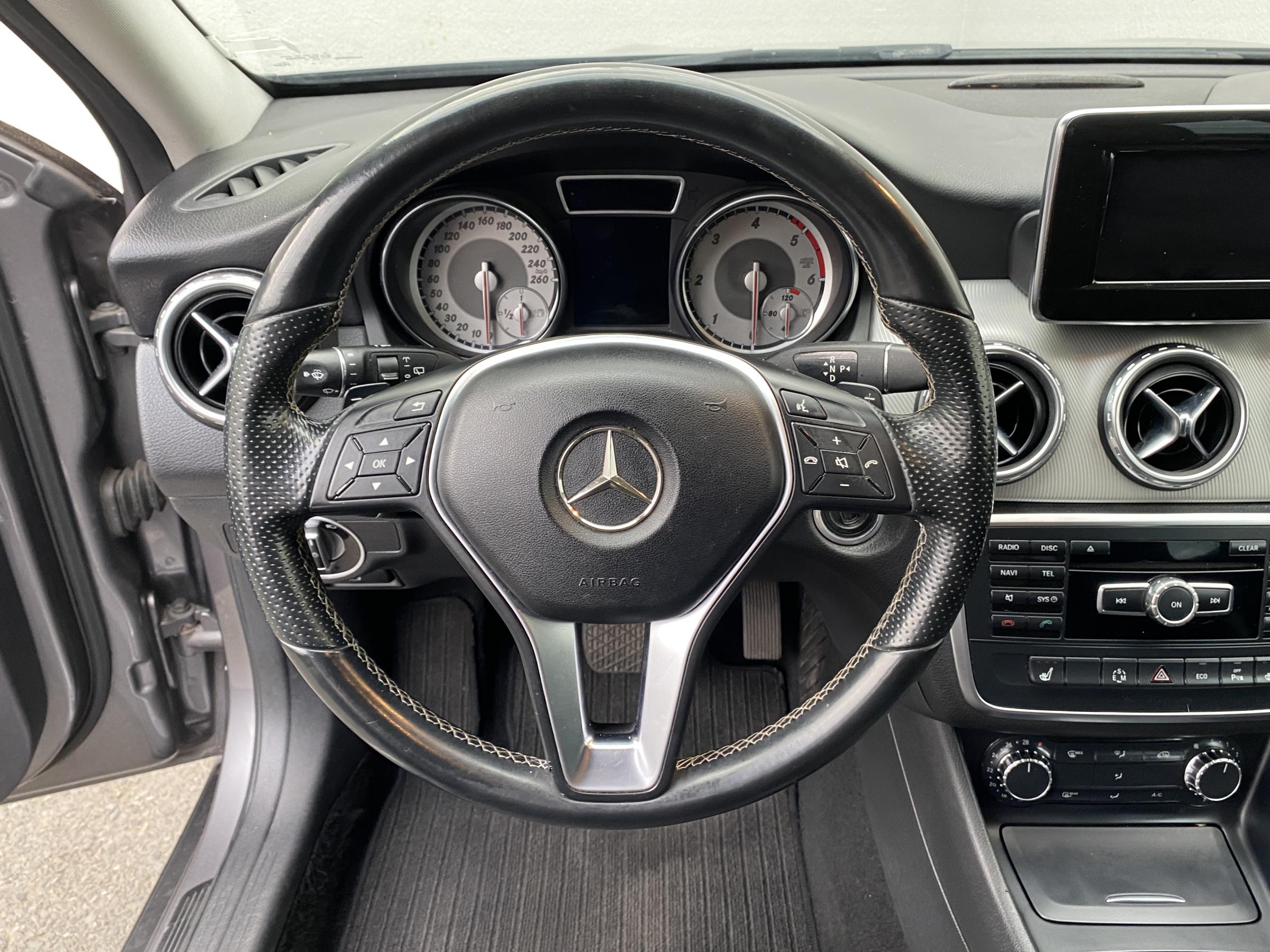 Mercedes-Benz GLA, 2014 - pohled č. 9