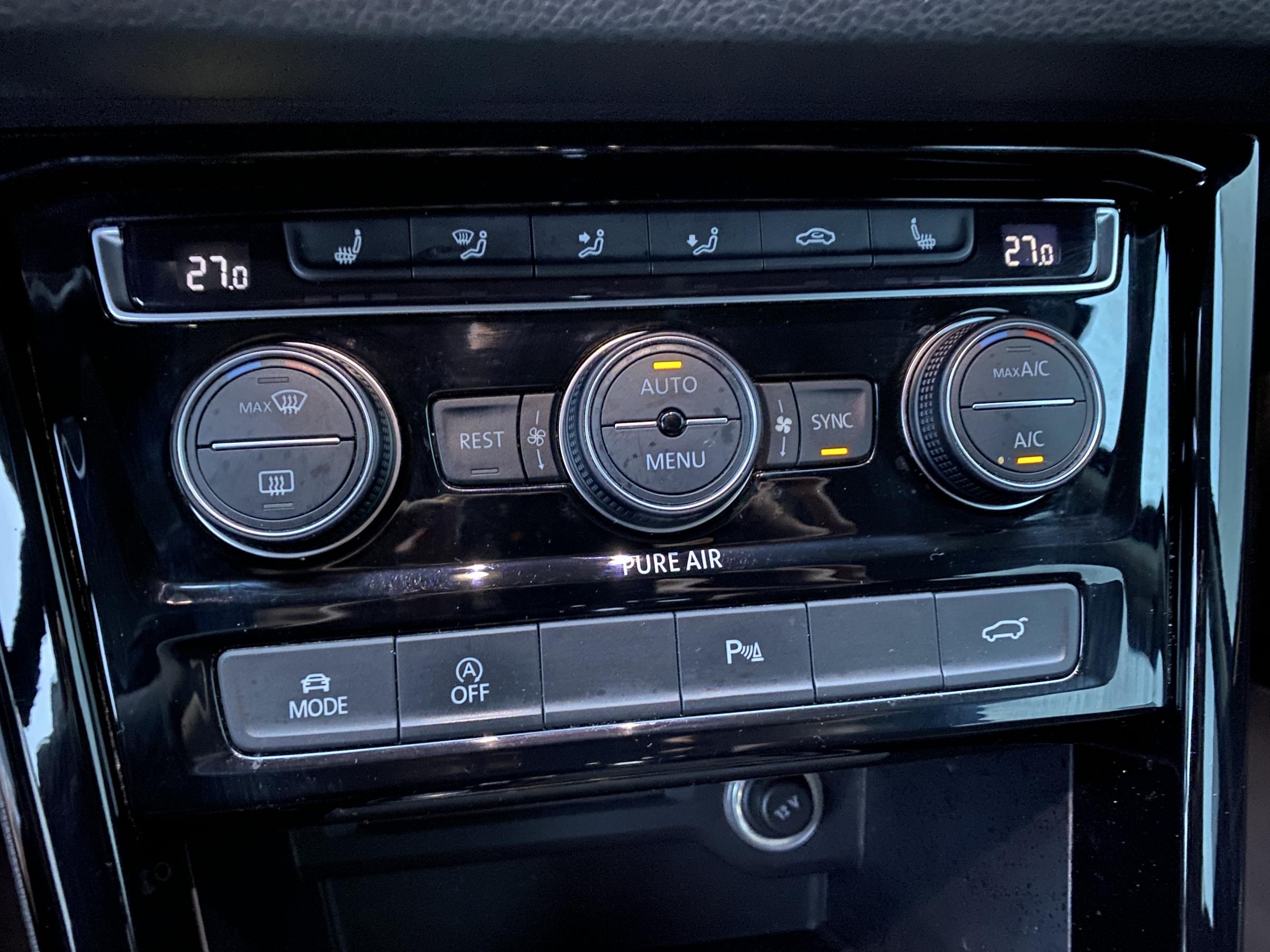 Volkswagen Touran, 2016 - pohled č. 15