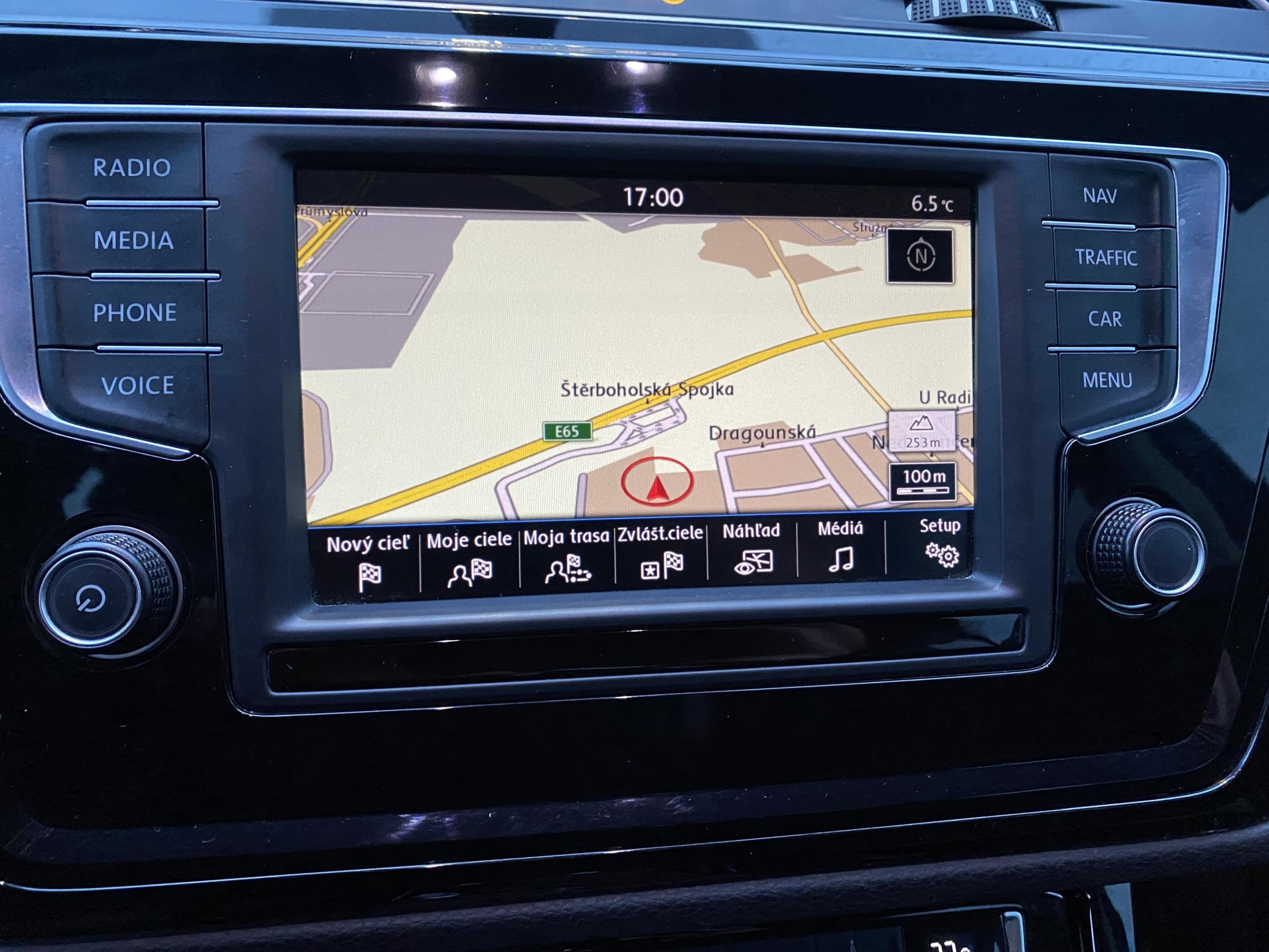 Volkswagen Touran, 2016 - pohled č. 16