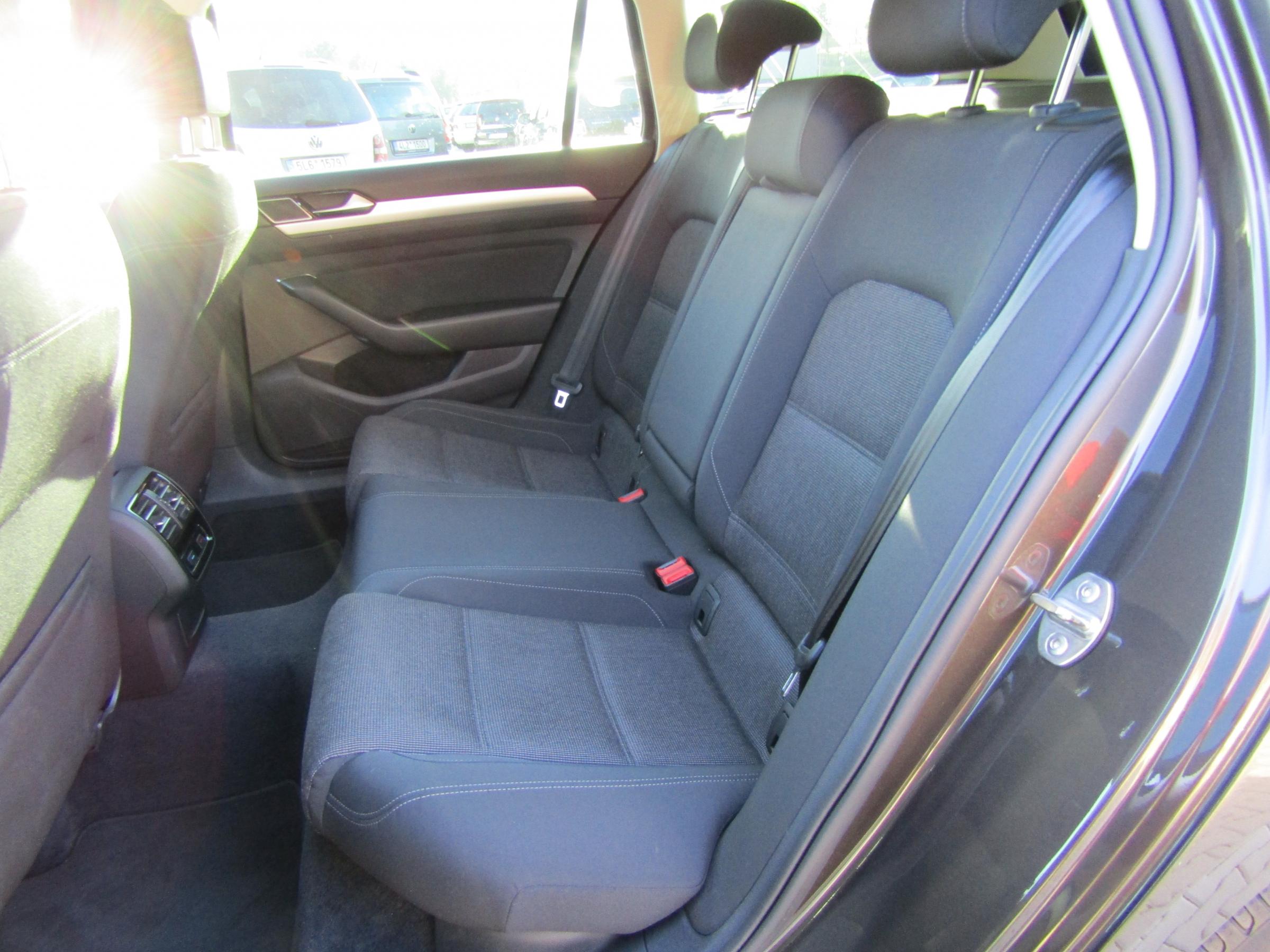 Volkswagen Passat, 2018 - pohled č. 10