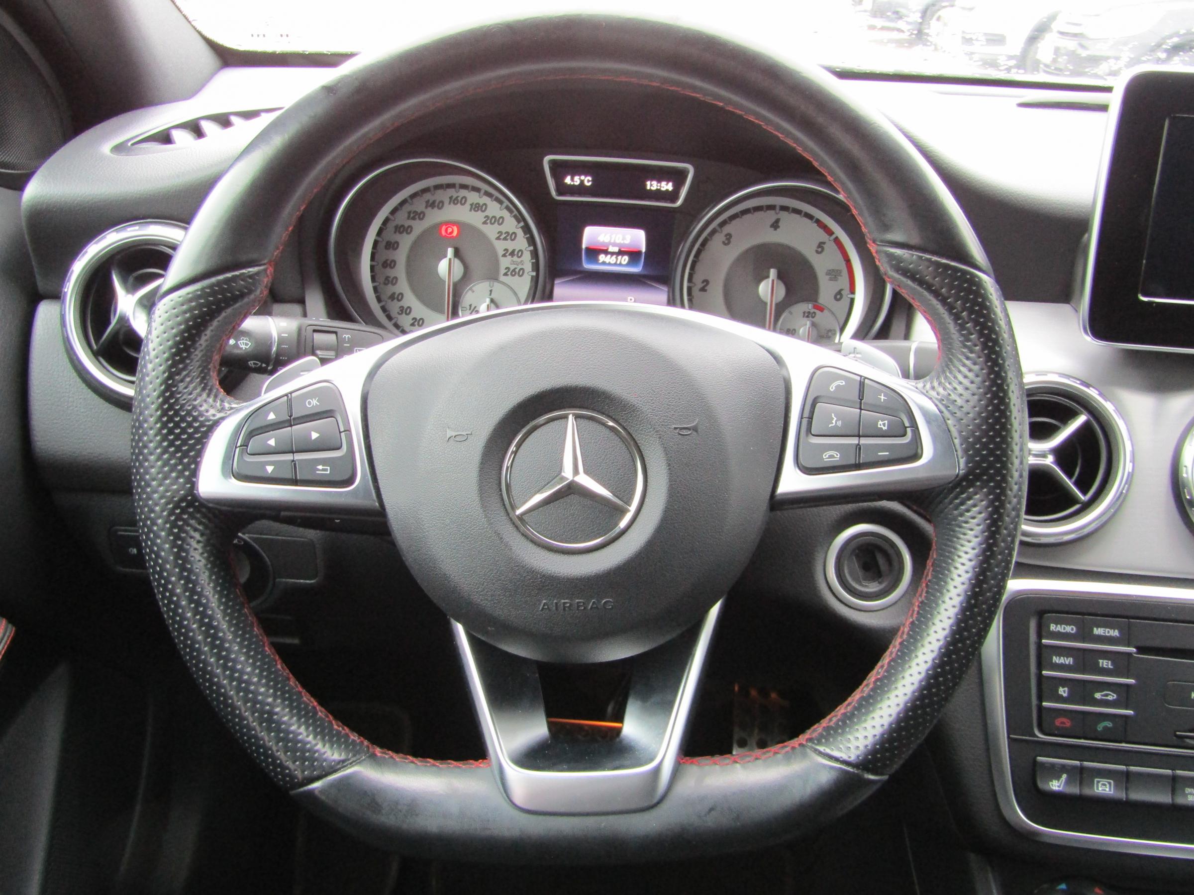 Mercedes-Benz GLA, 2017 - pohled č. 12