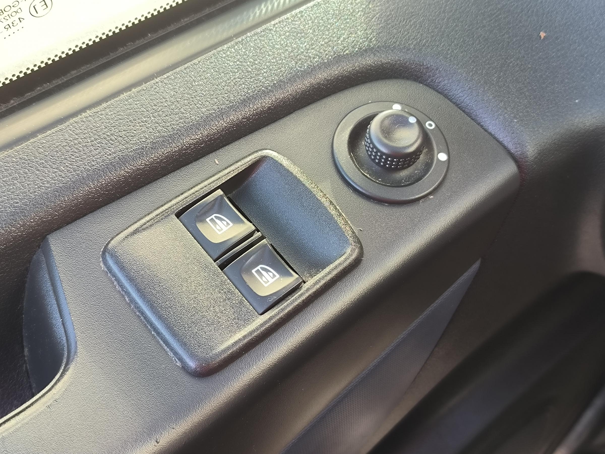 Opel Vivaro, 2015 - pohled č. 18