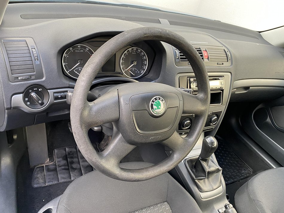 Škoda Octavia II 1.6i Tour