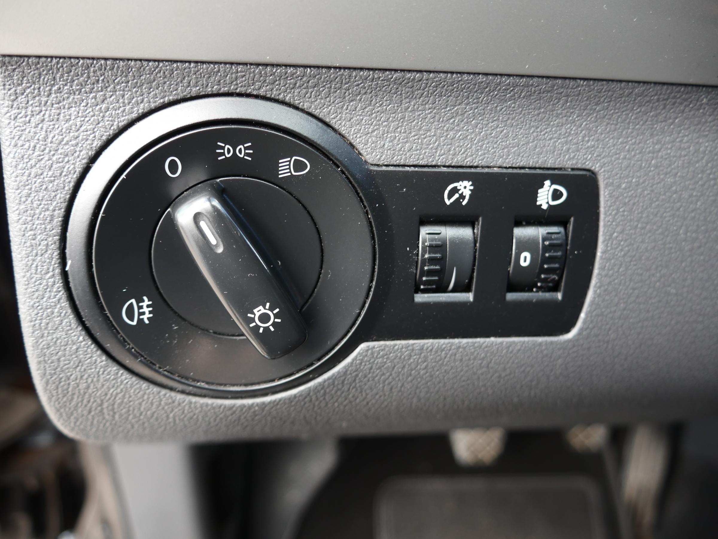 Volkswagen Touran, 2011 - pohled č. 12