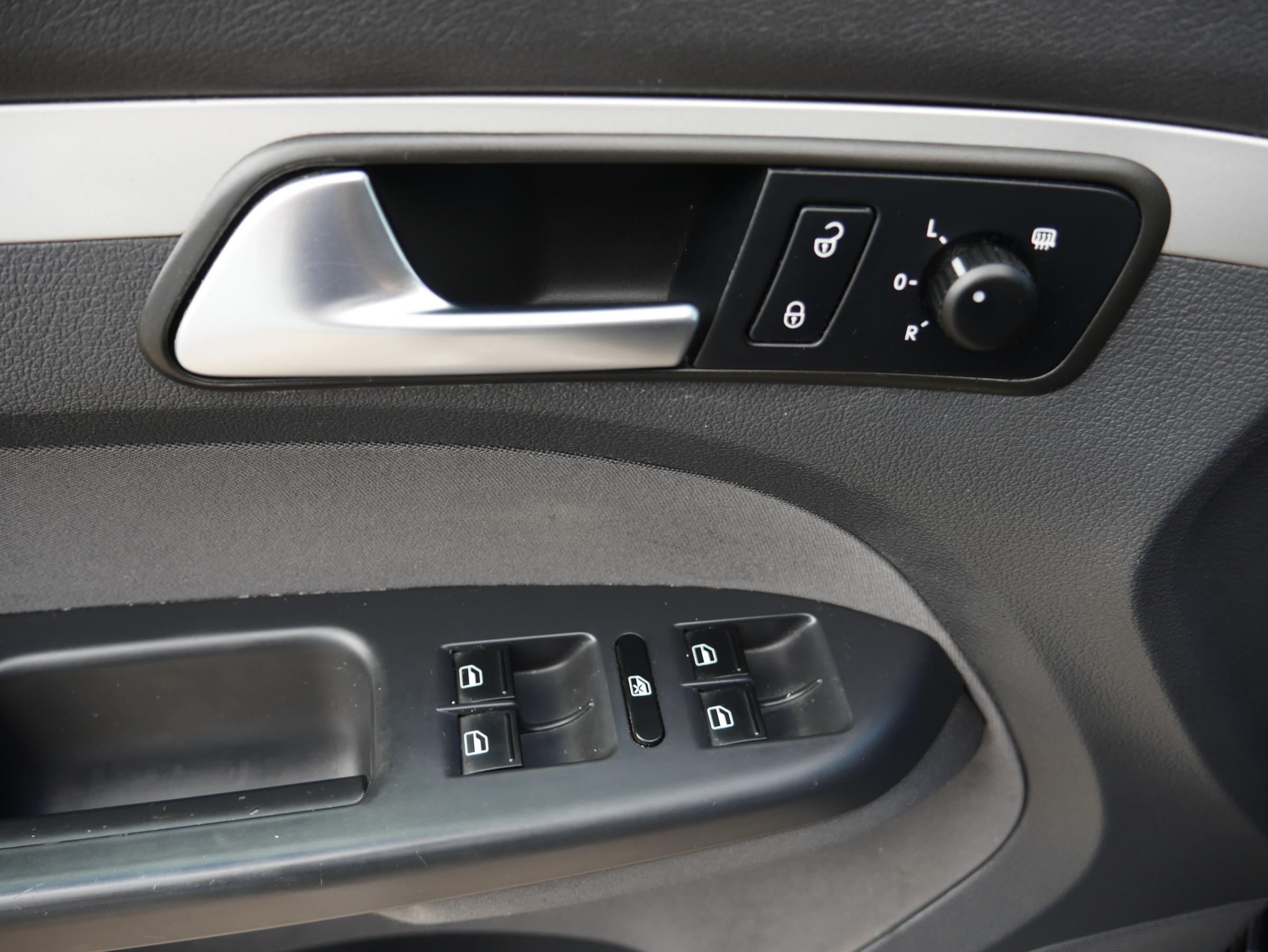 Volkswagen Touran, 2011 - pohled č. 16