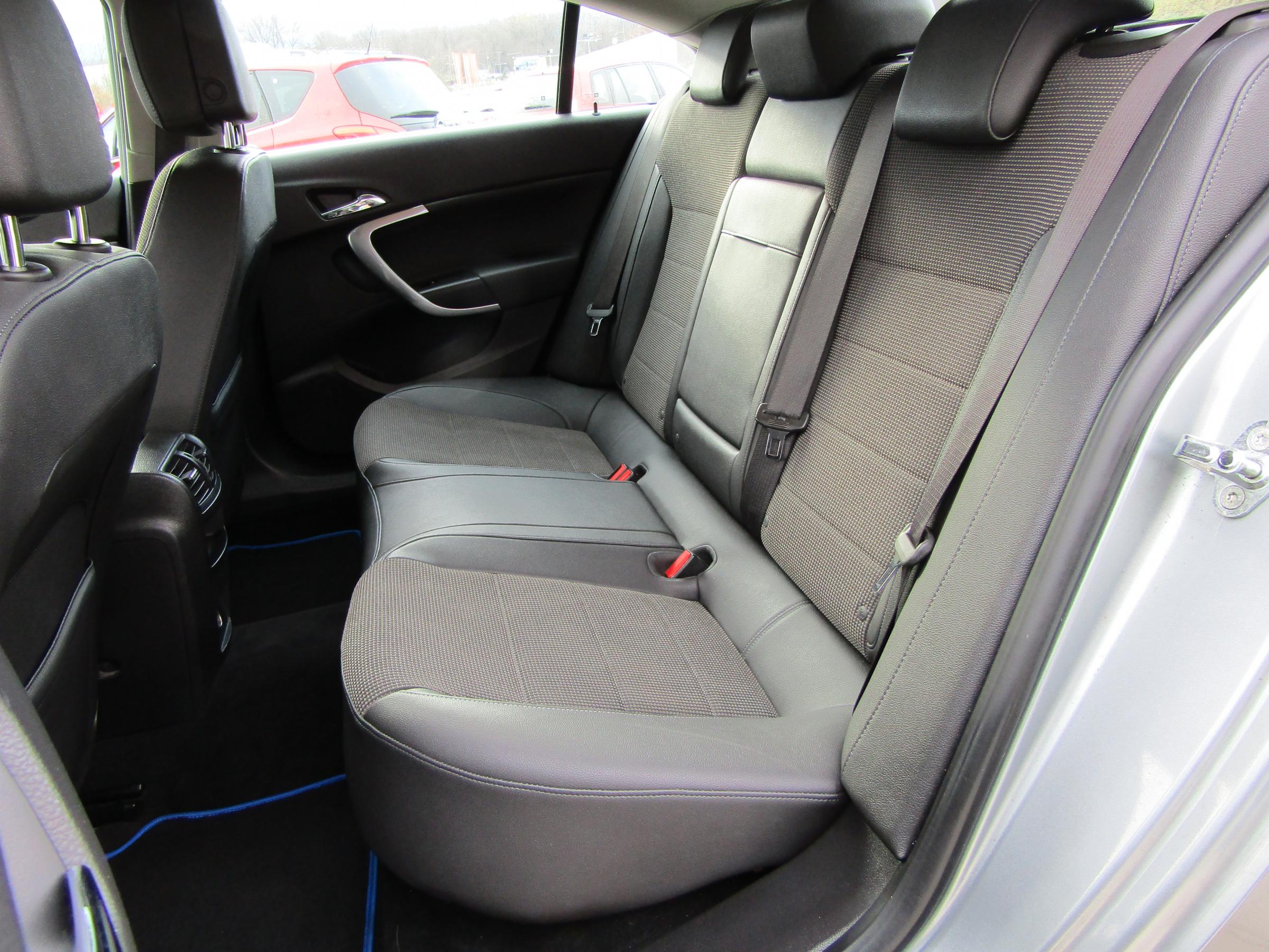 Opel Insignia, 2012 - pohled č. 10