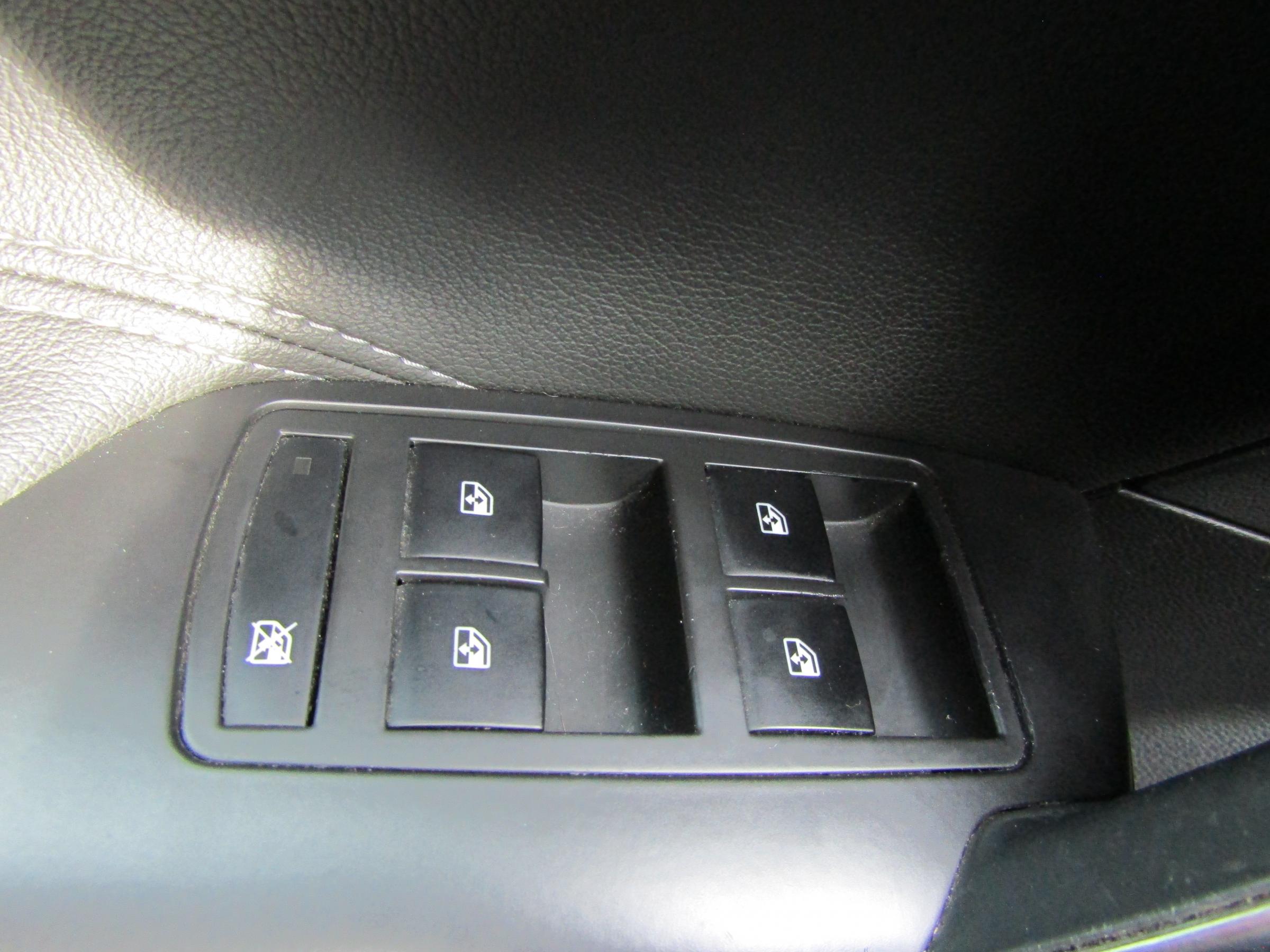 Opel Insignia, 2012 - pohled č. 12