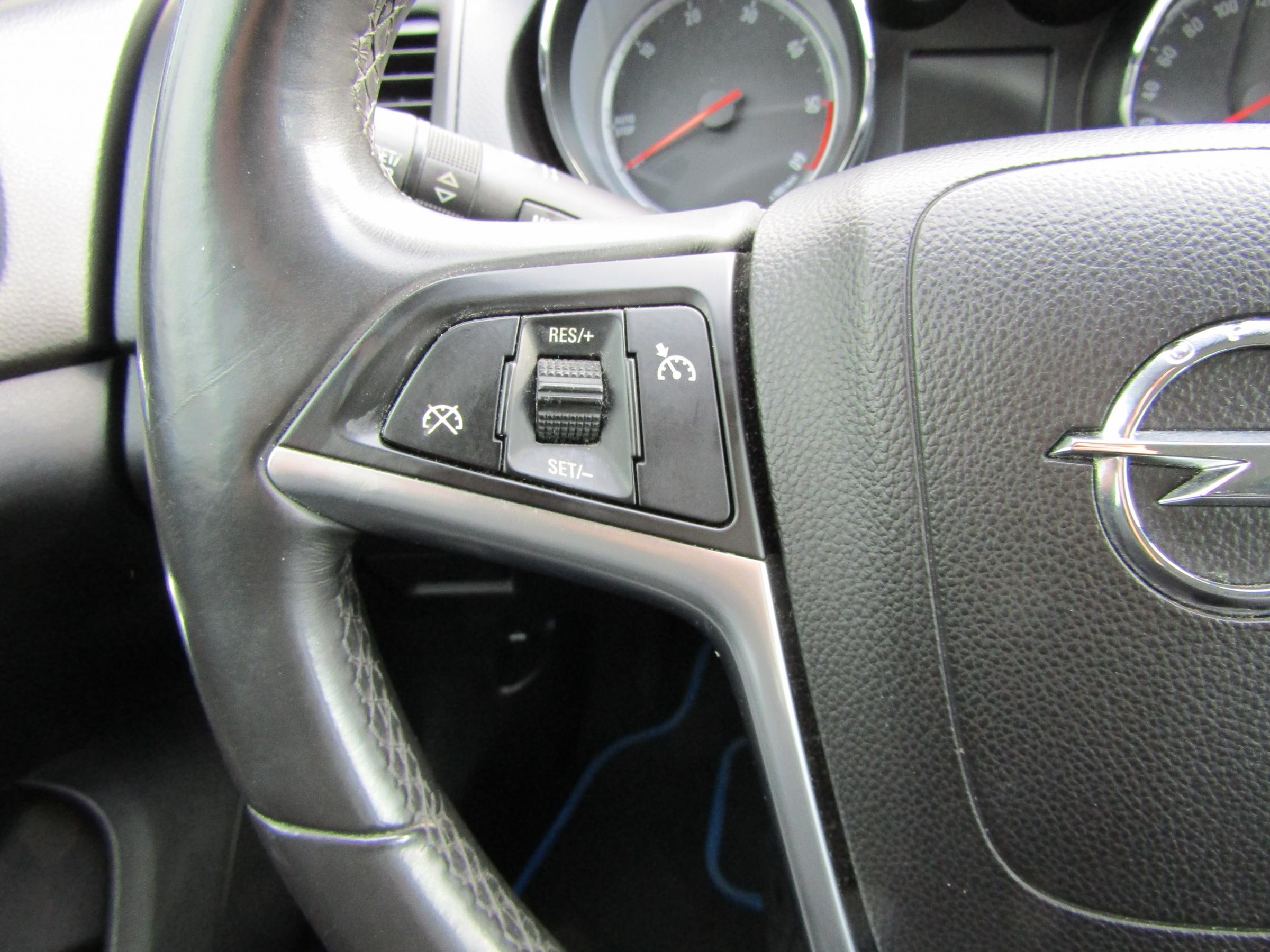 Opel Insignia, 2012 - pohled č. 14