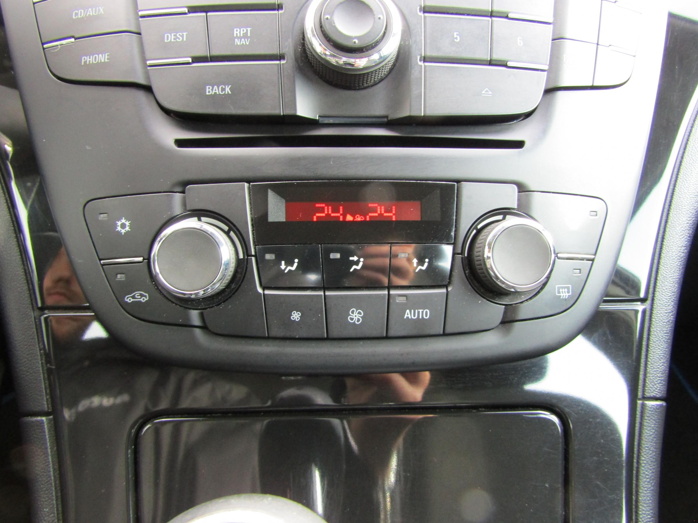 Opel Insignia, 2012 - pohled č. 16