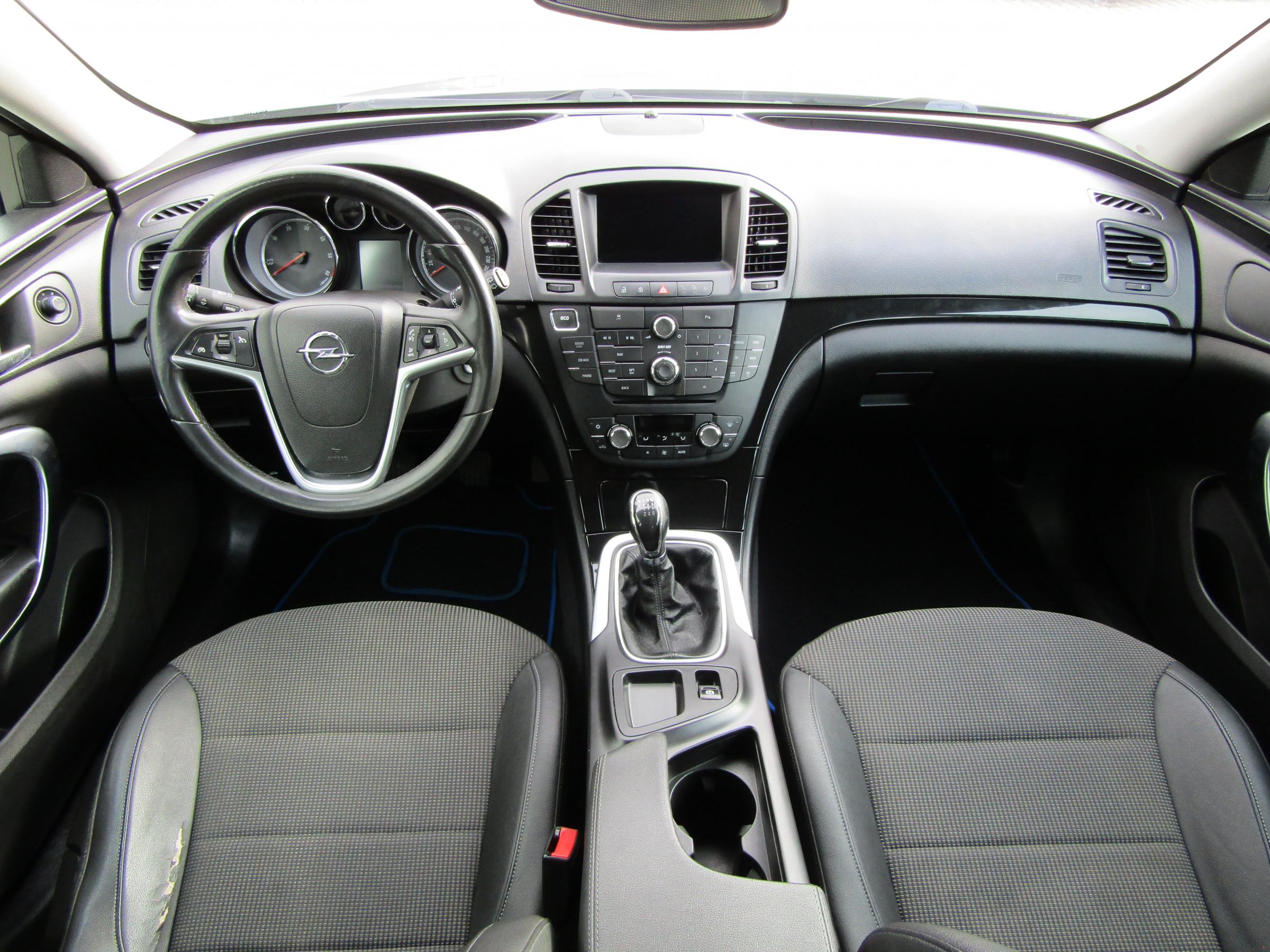 Opel Insignia, 2012 - pohled č. 8