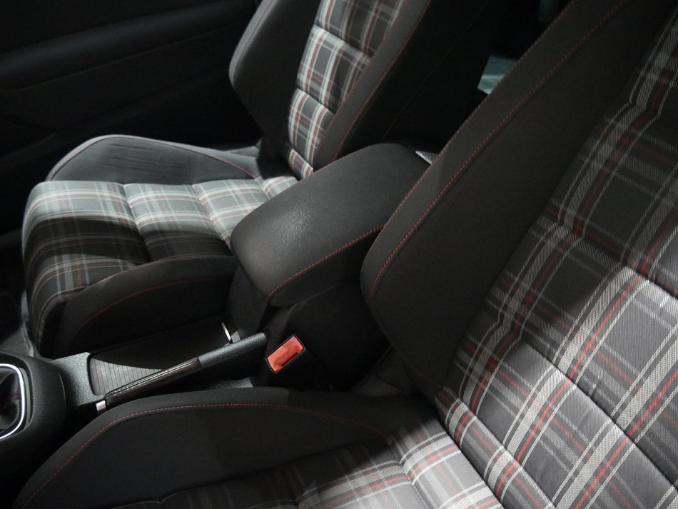 Volkswagen Golf 2.0TSi GTi