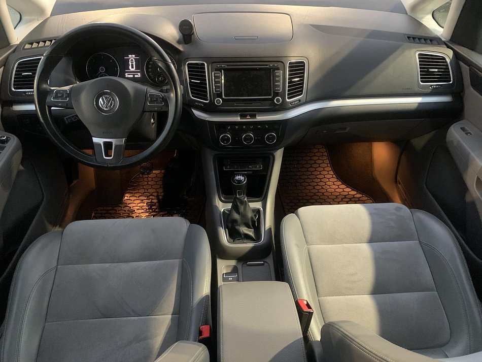 Volkswagen Sharan 2.0 TDi 