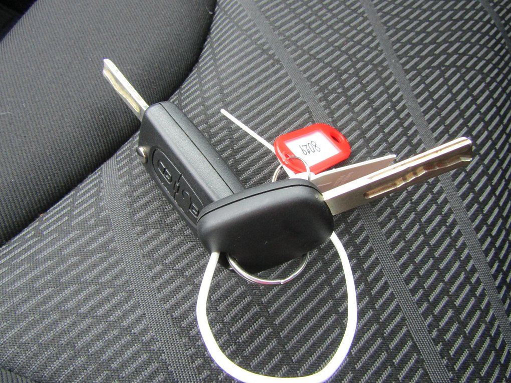 Peugeot 308 1.4i 16V 