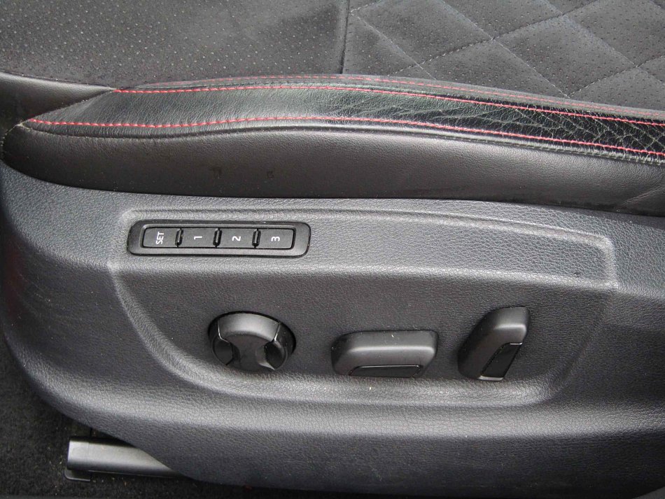 Škoda Octavia III 2.0 TSi RS245