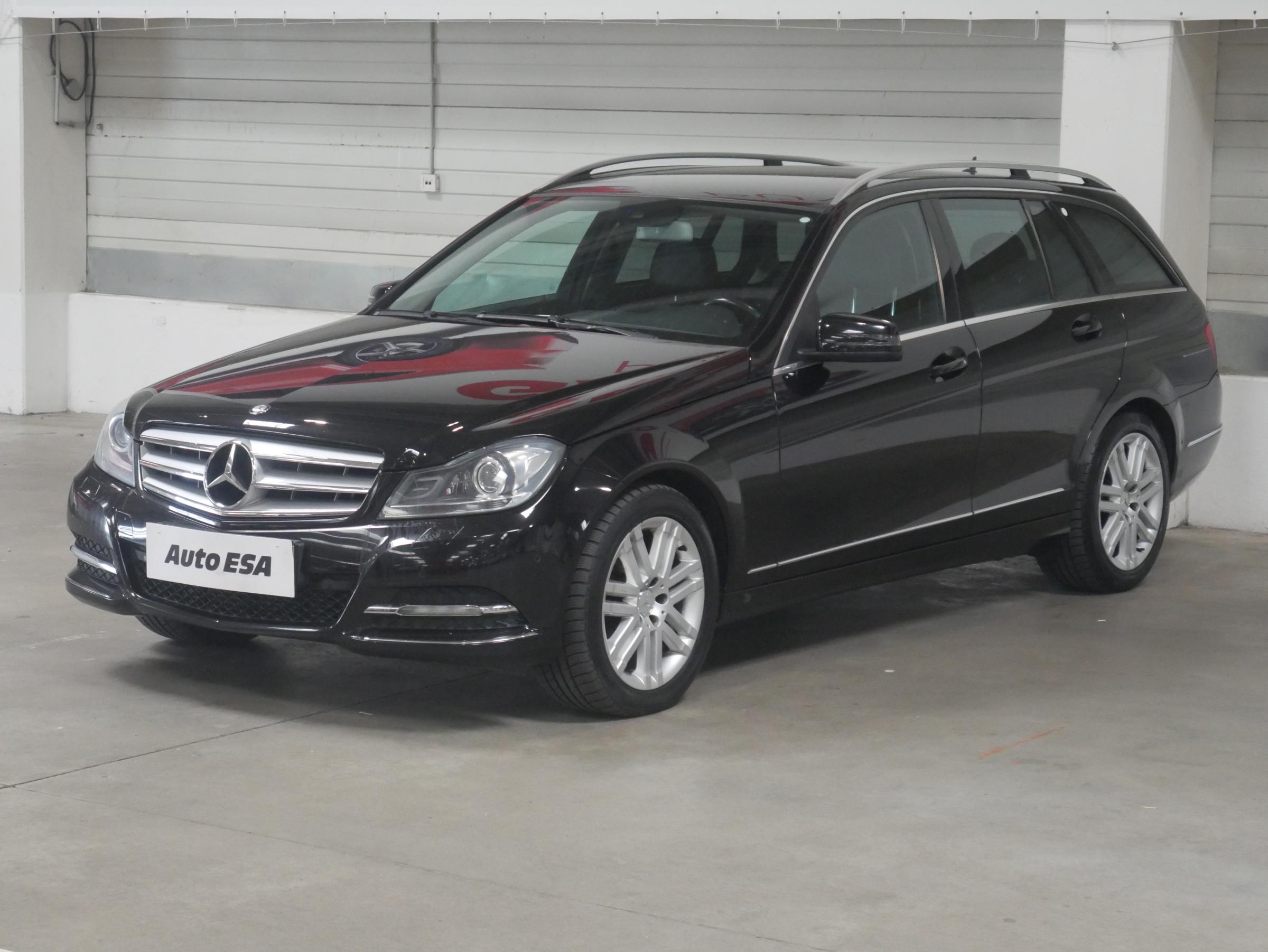 Mercedes-Benz Třída C, 2013 - pohled č. 3