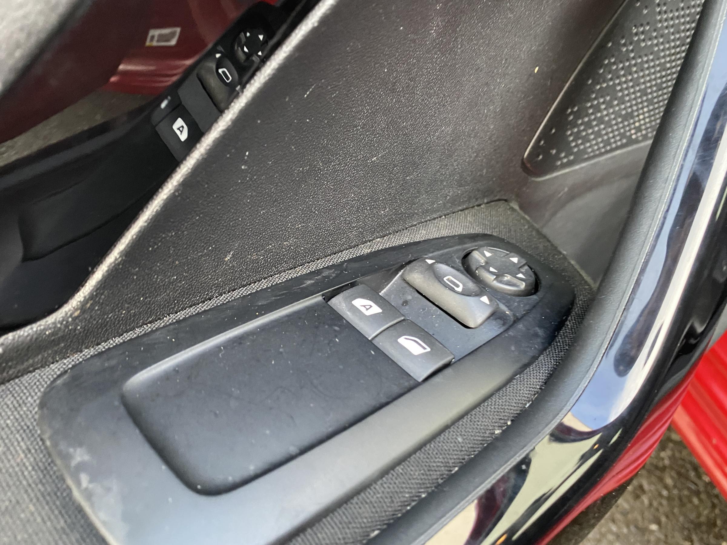 Peugeot 208, 2016 - pohled č. 13