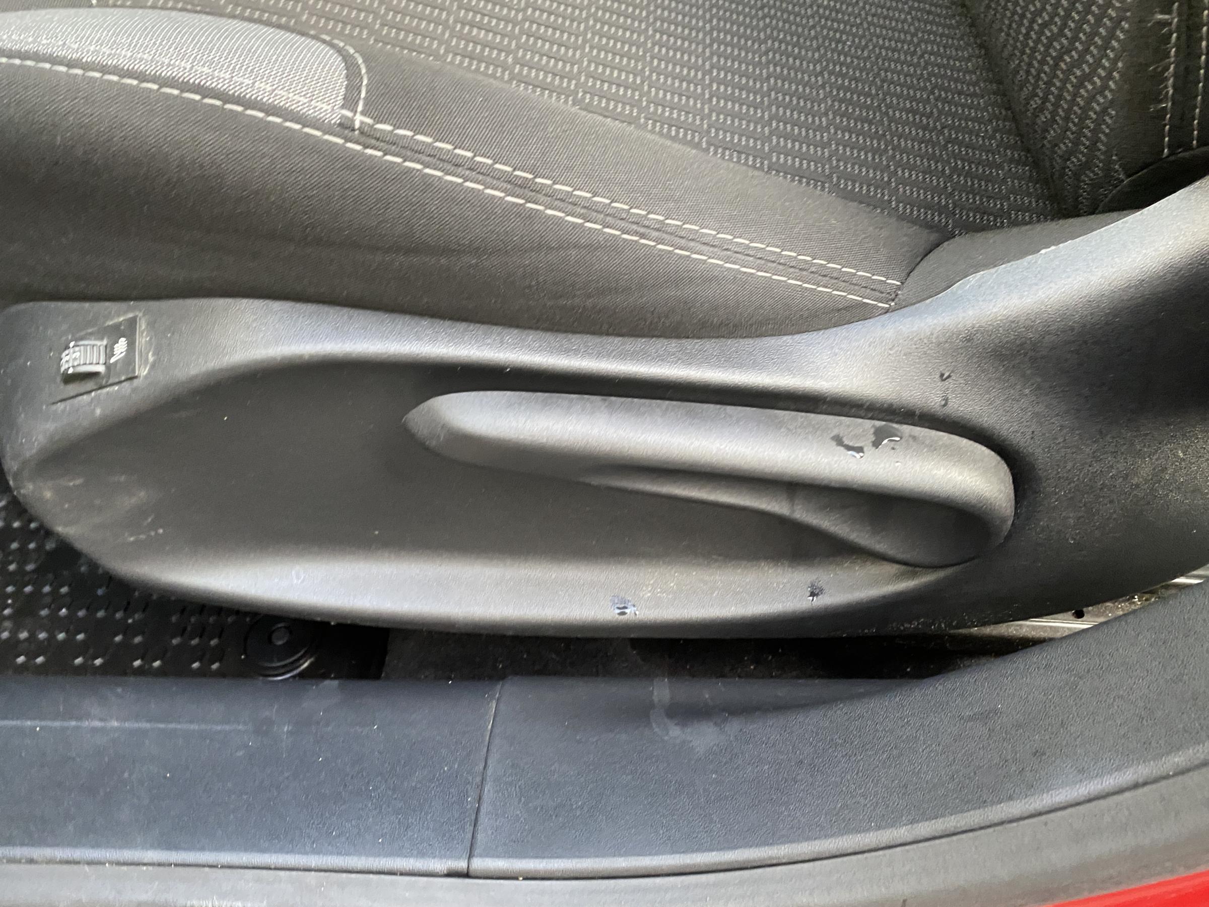 Peugeot 208, 2016 - pohled č. 14