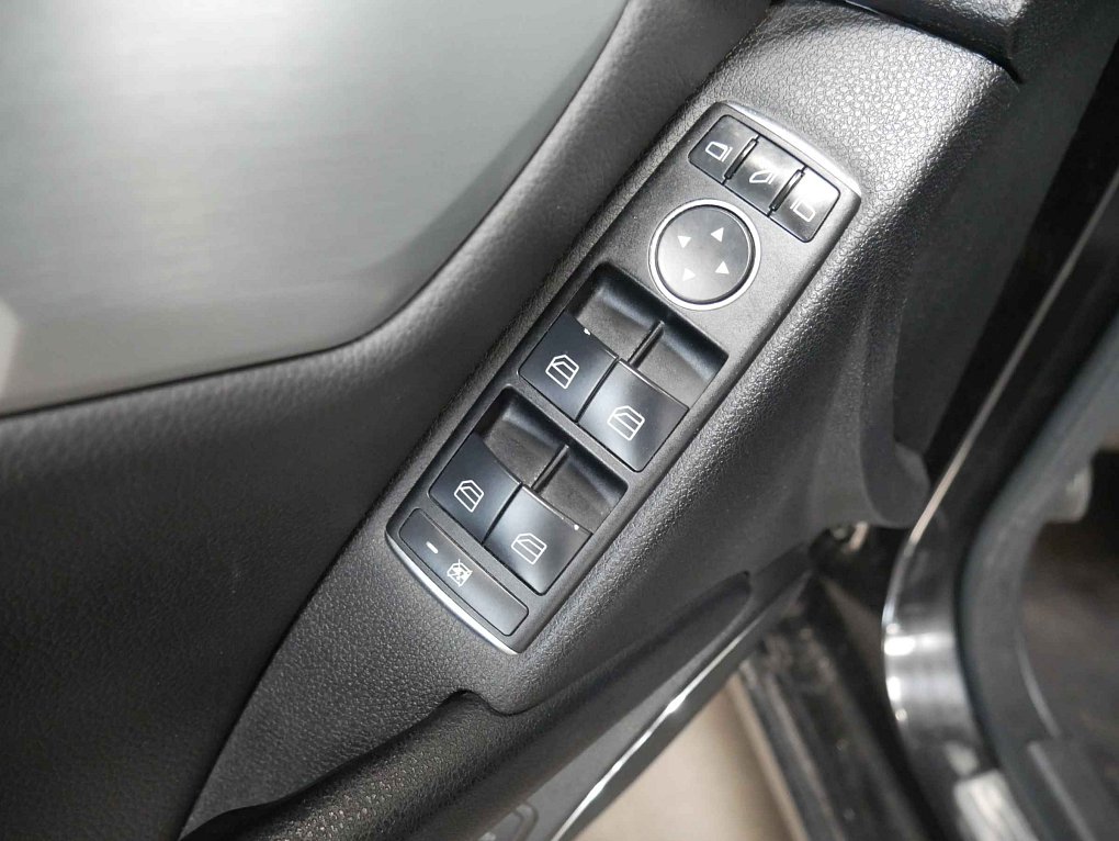 Mercedes-Benz Třída C 1.8 i Avantgarde C180