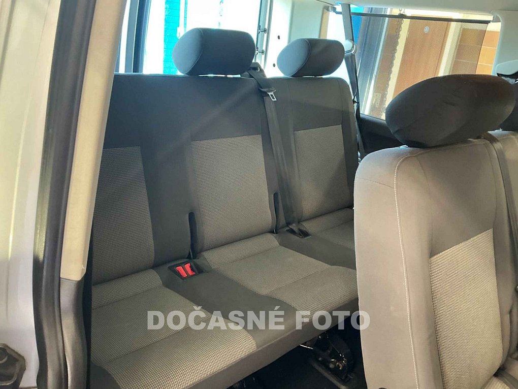 Volkswagen Caravelle 2.0TDi 