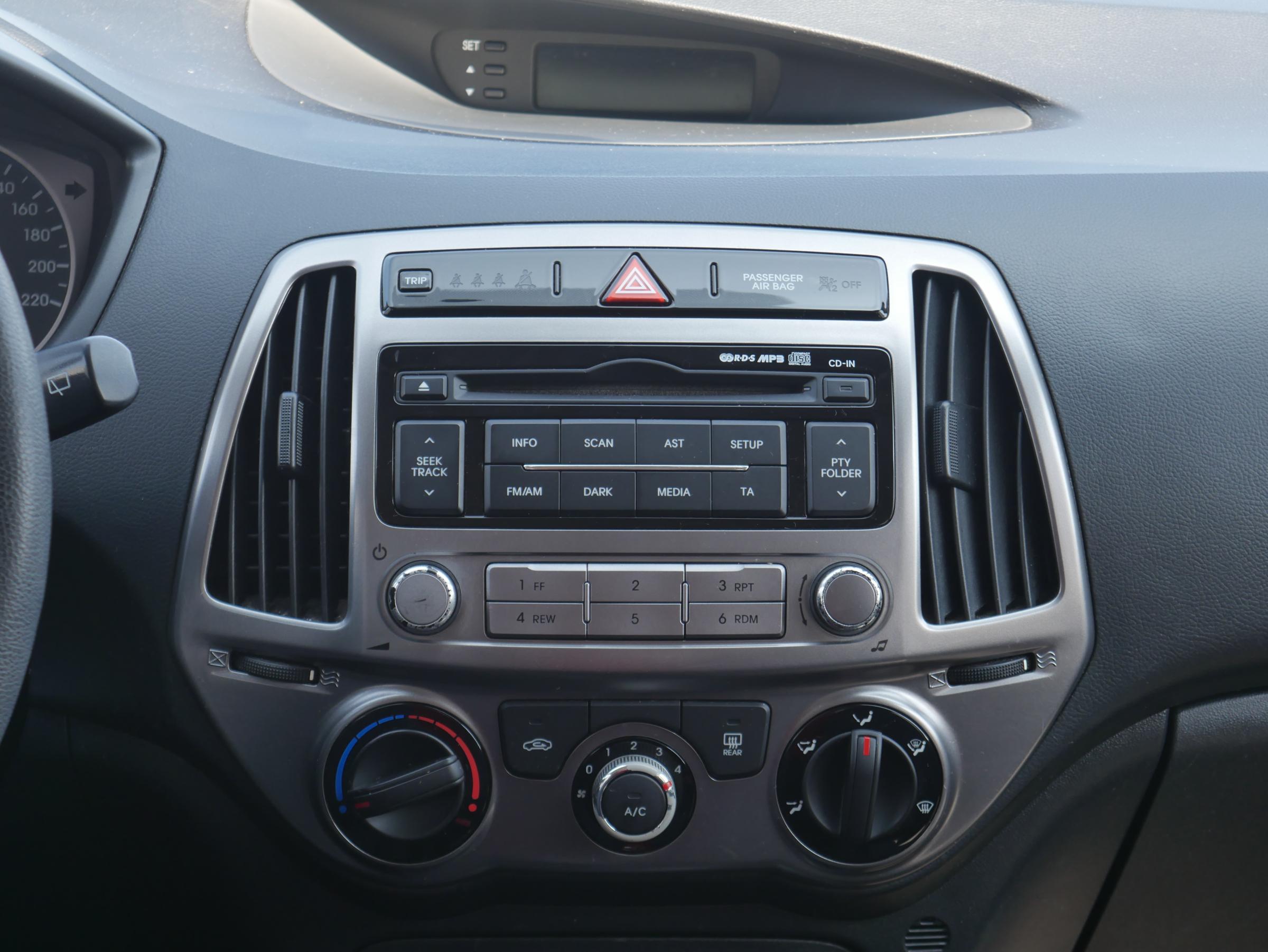 Hyundai i20, 2013 - pohled č. 11