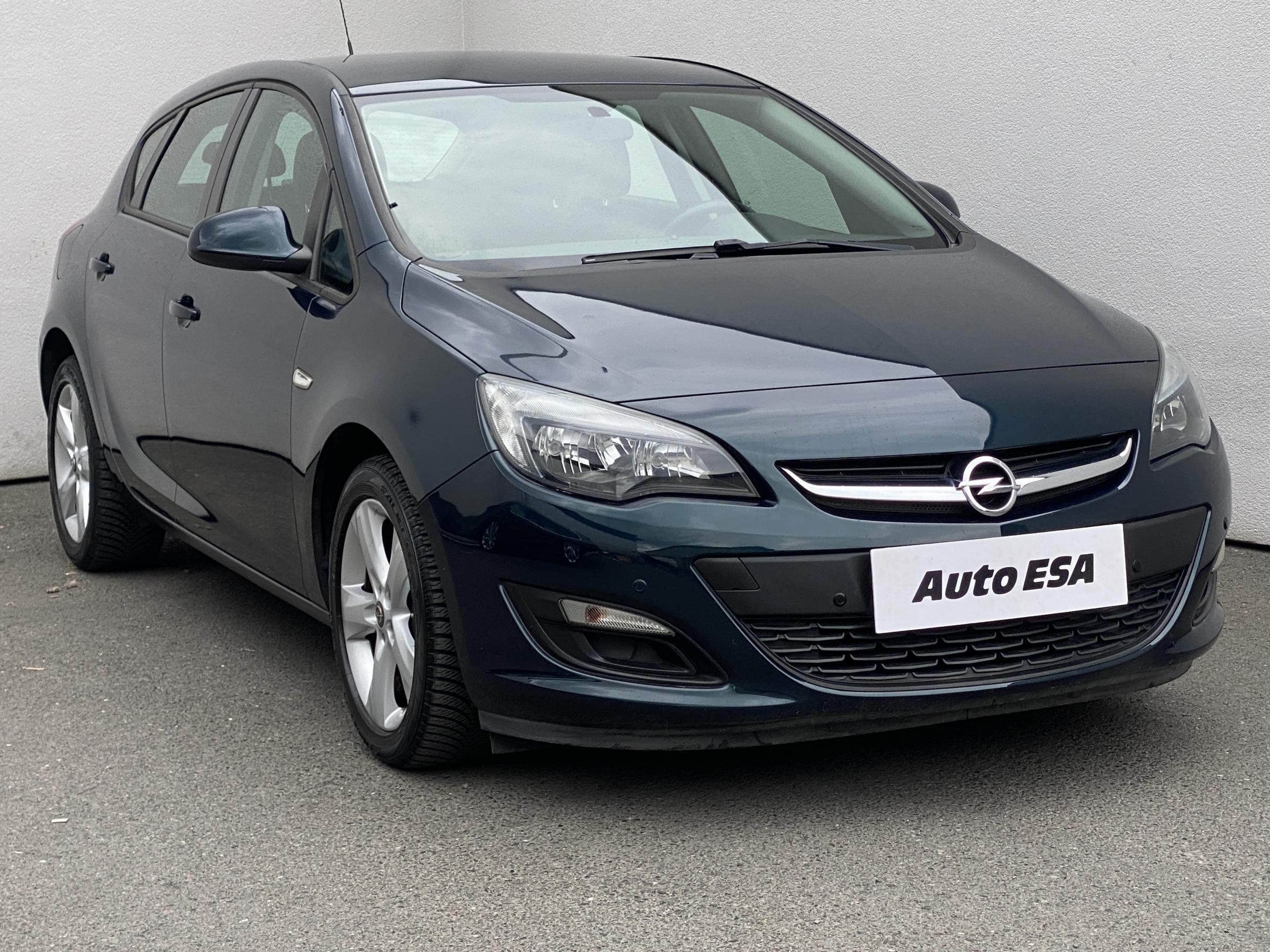 Opel Astra, 2015 - celkový pohled