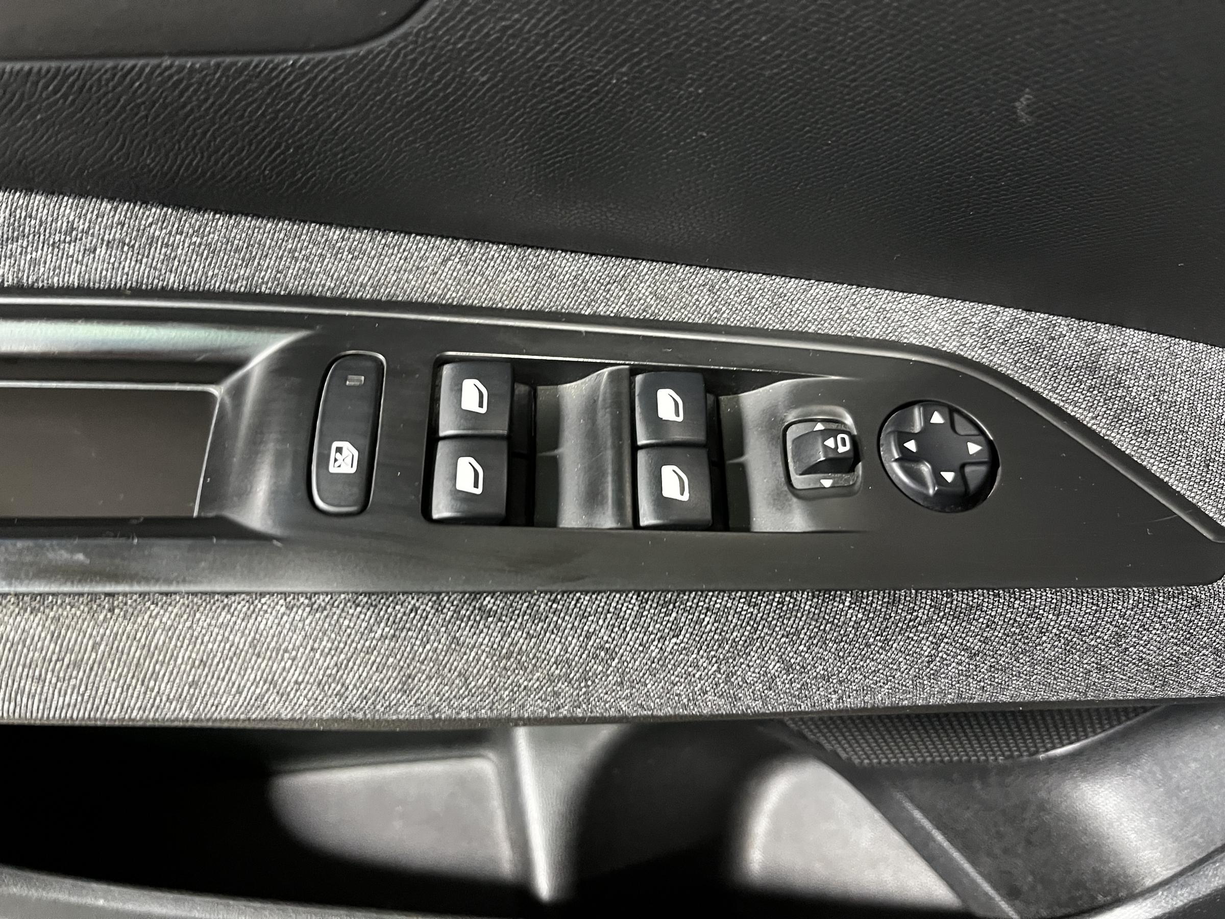 Peugeot 3008, 2018 - pohled č. 12