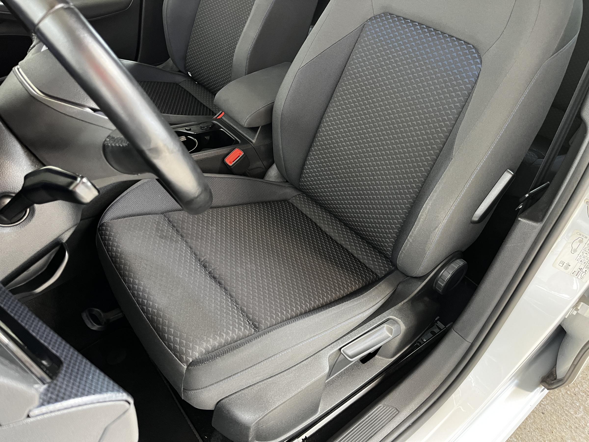 Volkswagen Golf, 2021 - pohled č. 10