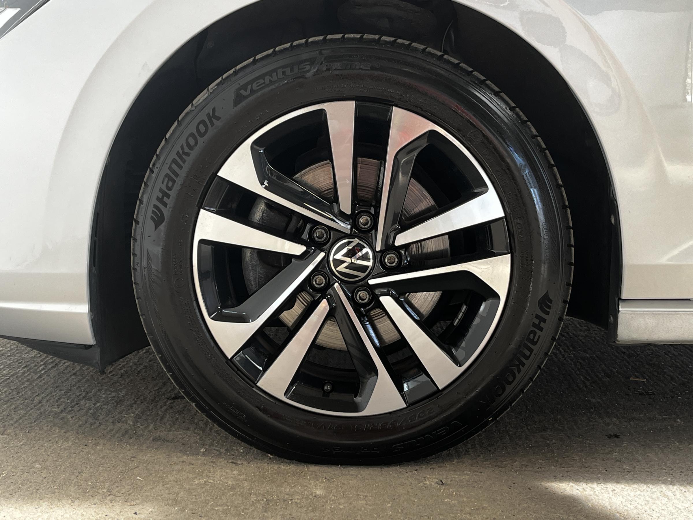 Volkswagen Golf, 2021 - pohled č. 21