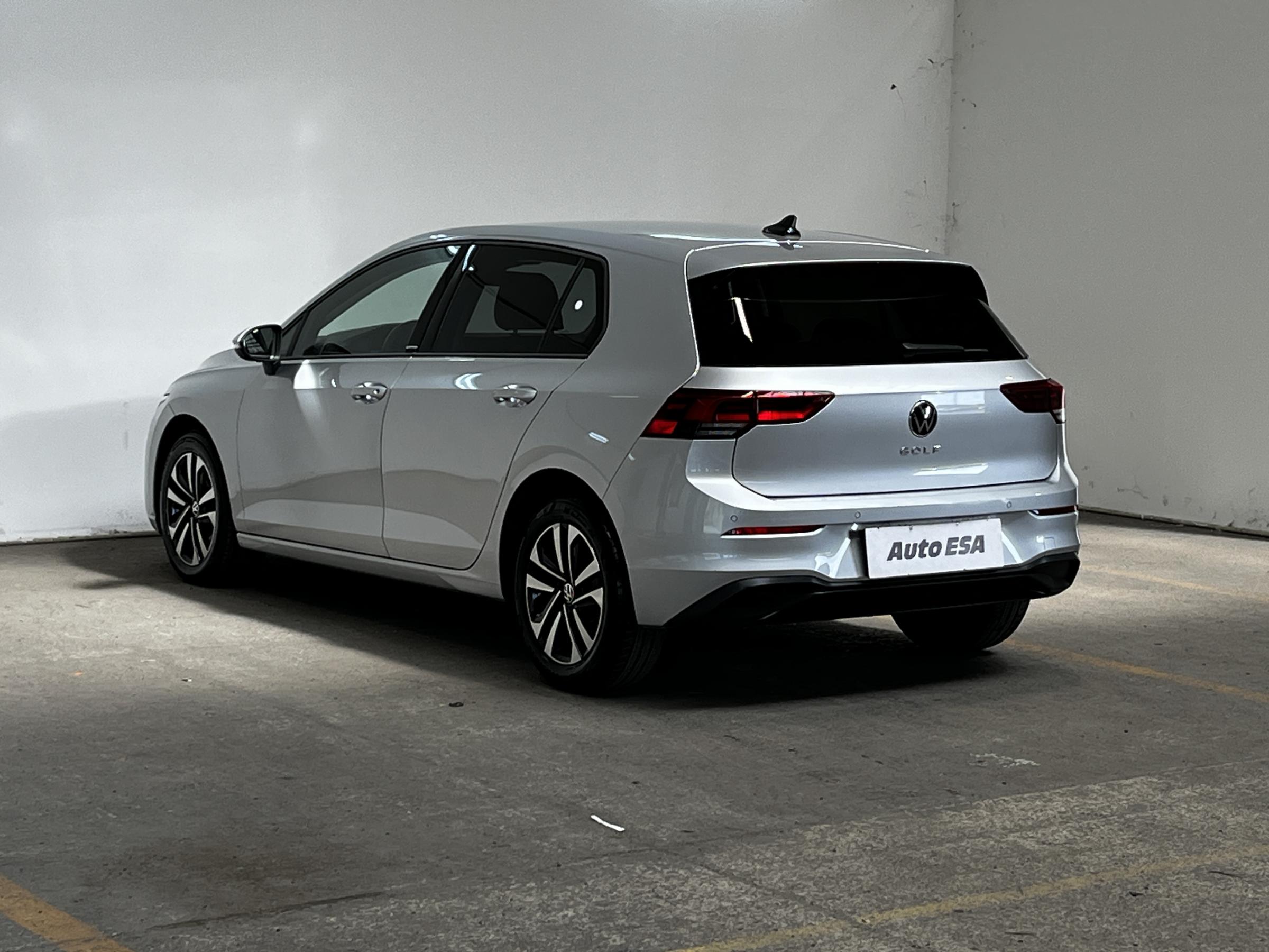 Volkswagen Golf, 2021 - pohled č. 4