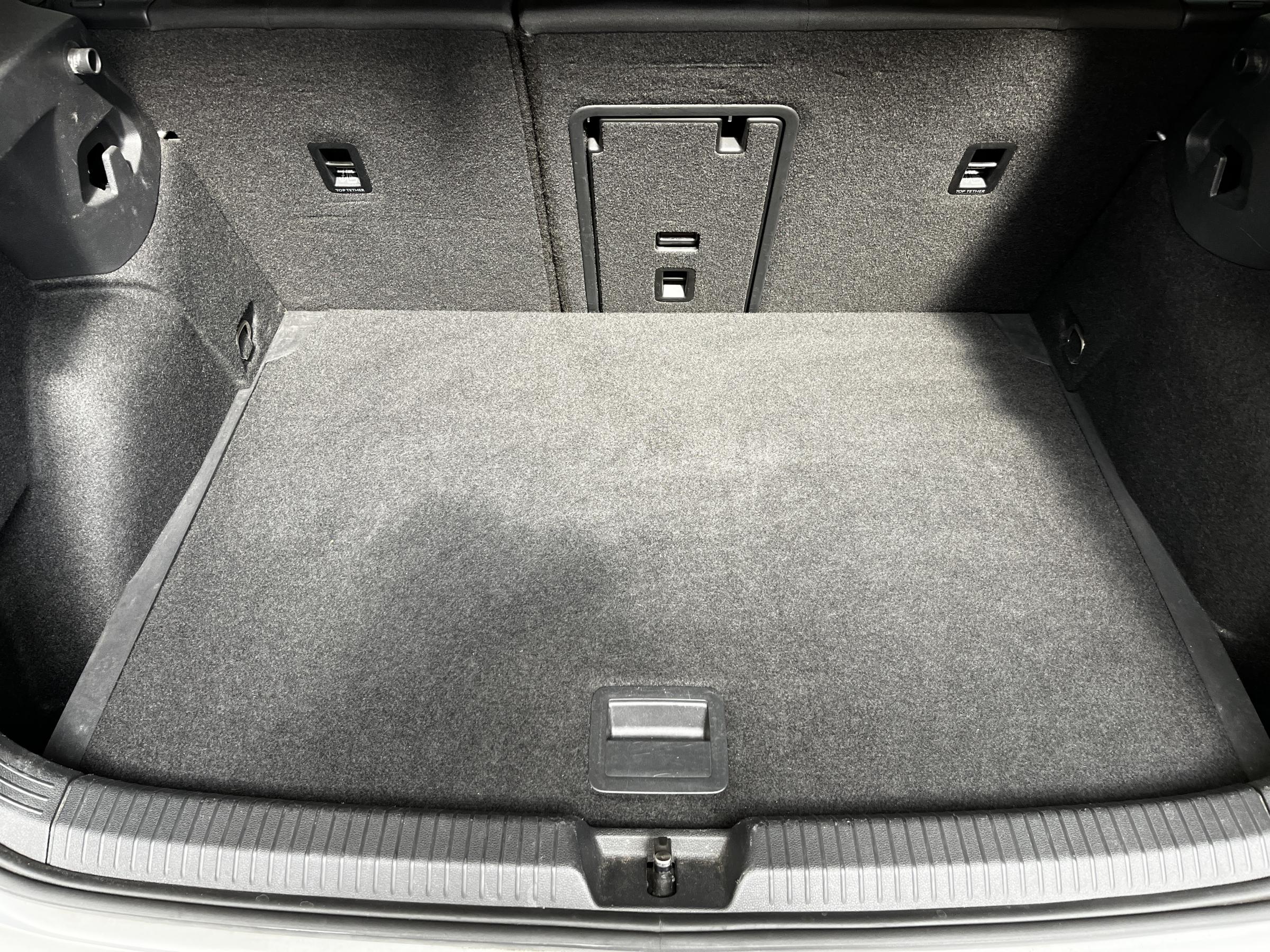 Volkswagen Golf, 2021 - pohled č. 8