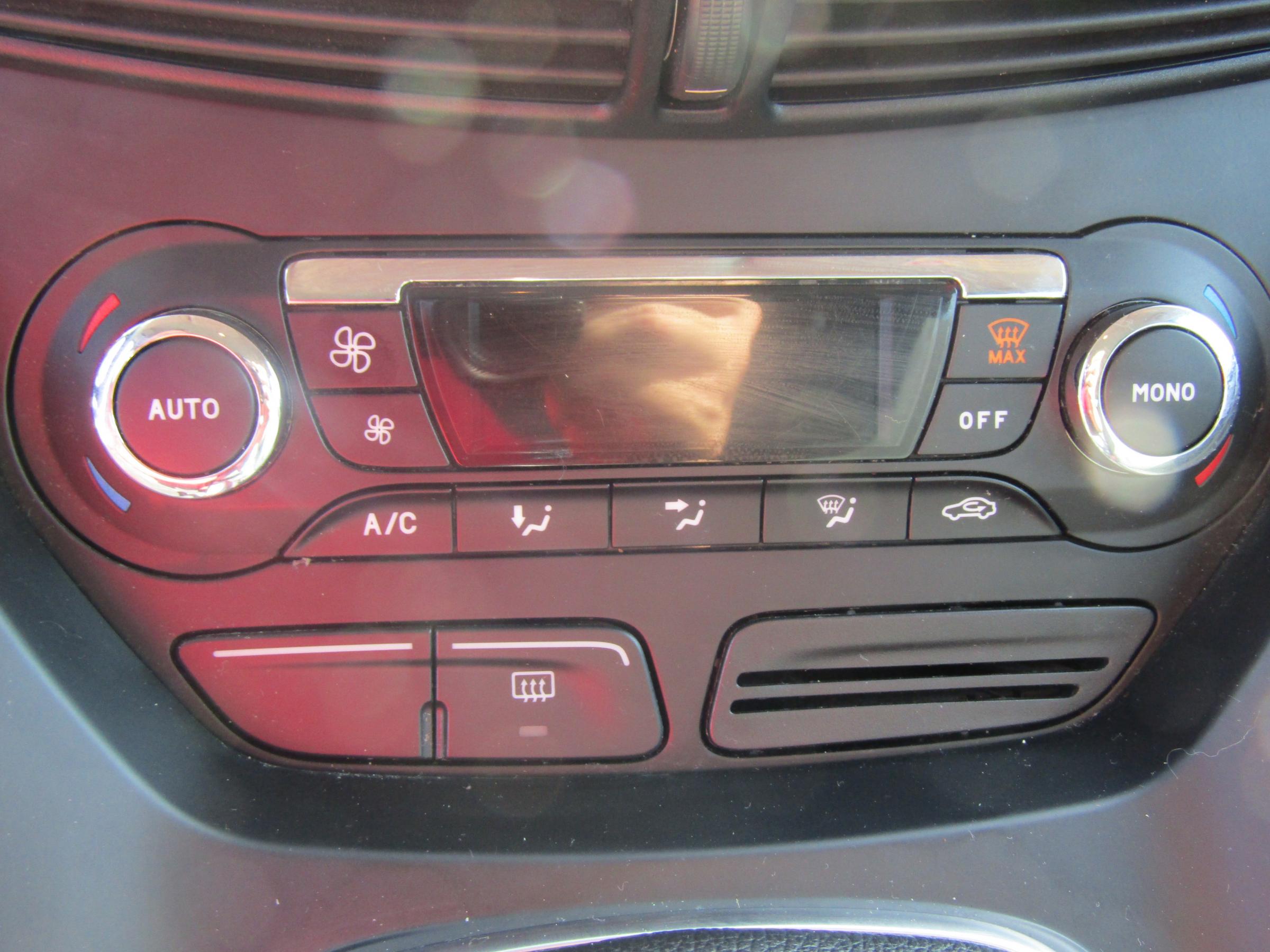 Ford C-MAX, 2012 - pohled č. 17