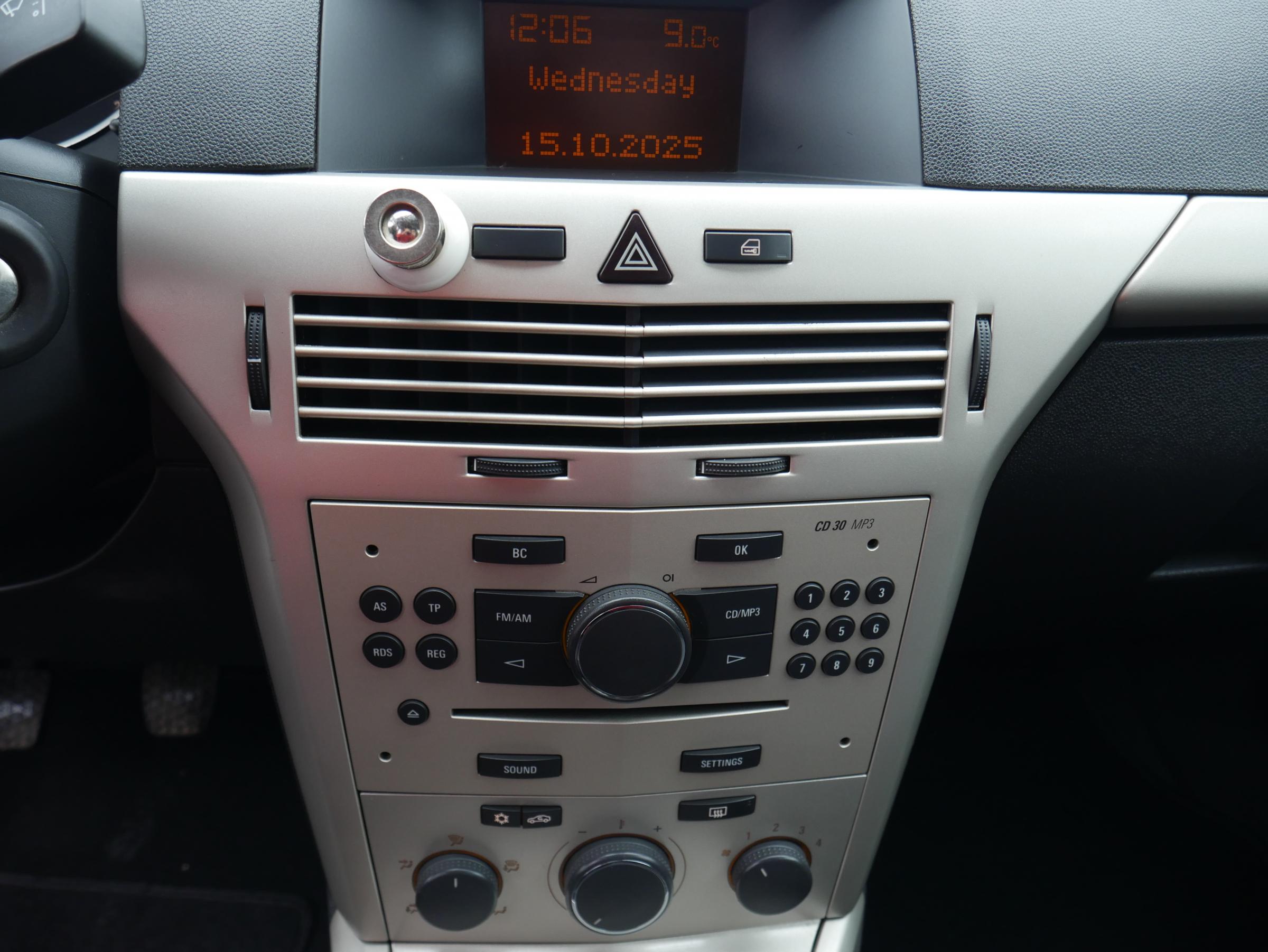 Opel Astra, 2008 - pohled č. 11