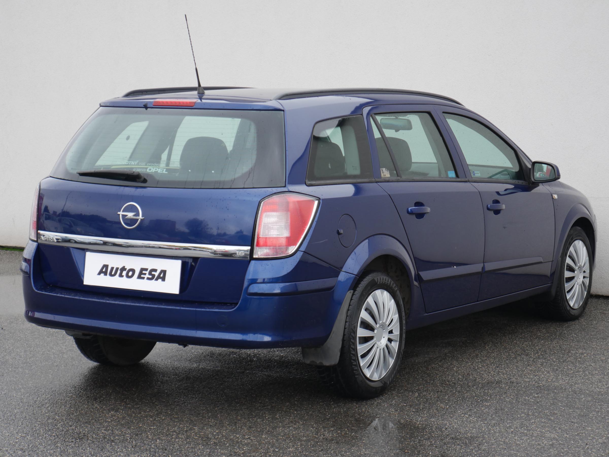 Opel Astra, 2008 - pohled č. 4