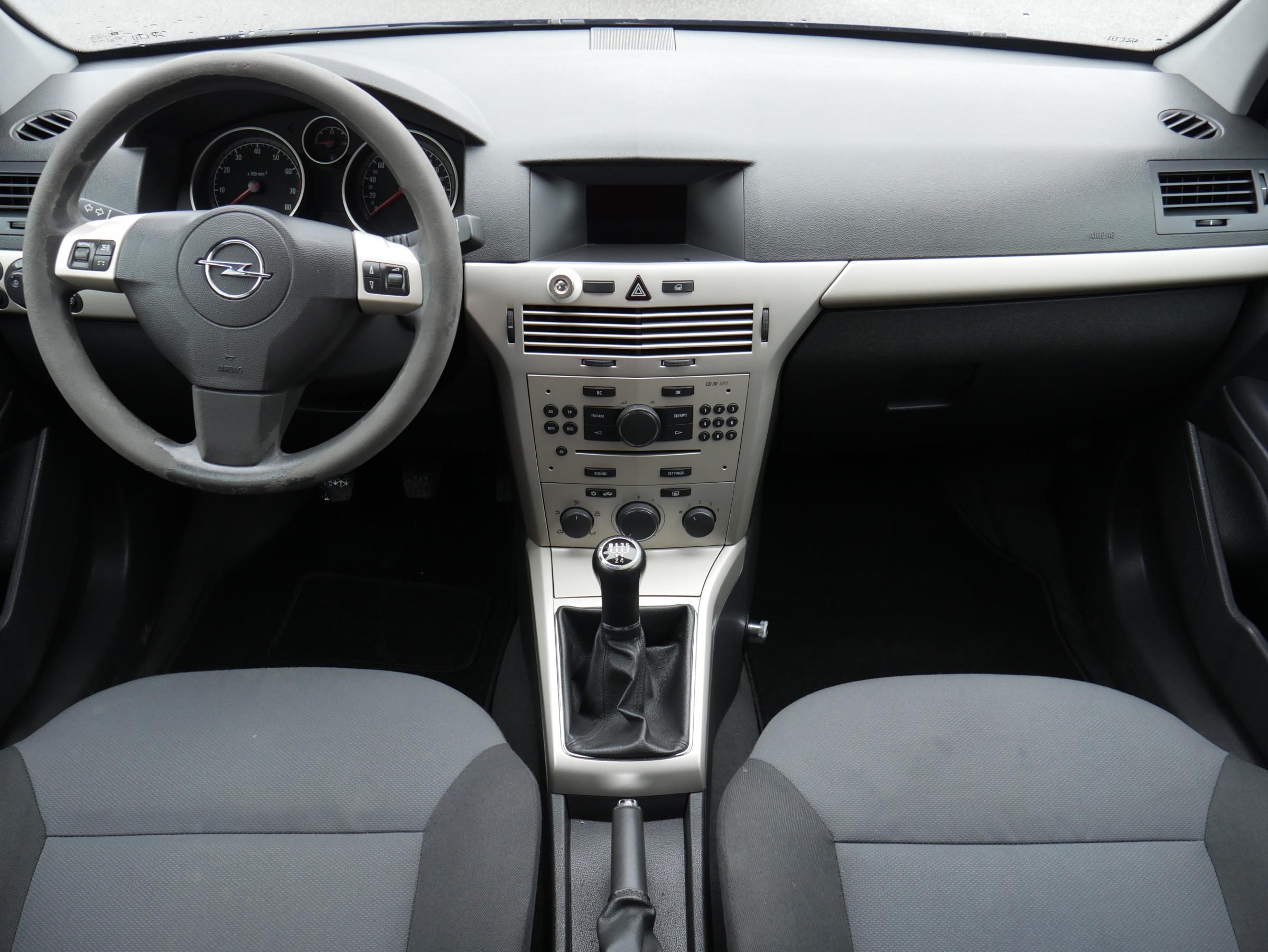 Opel Astra, 2008 - pohled č. 8