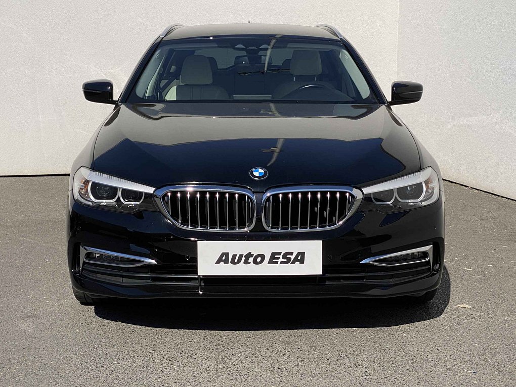 BMW Řada 5 3.0i LuxuryLine 540i xDrive