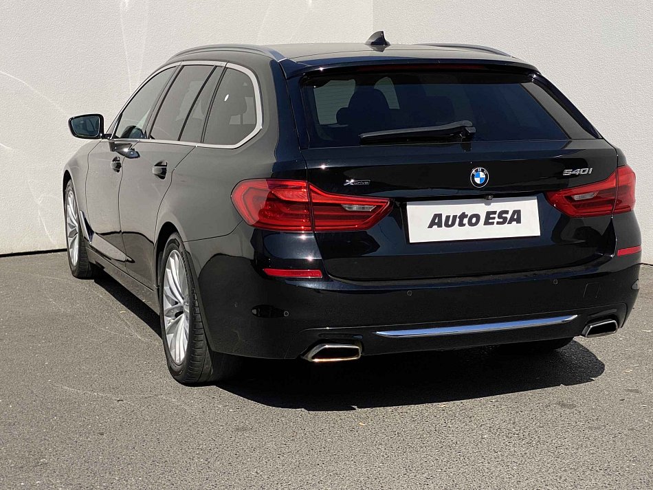 BMW Řada 5 3.0i LuxuryLine 540i xDrive